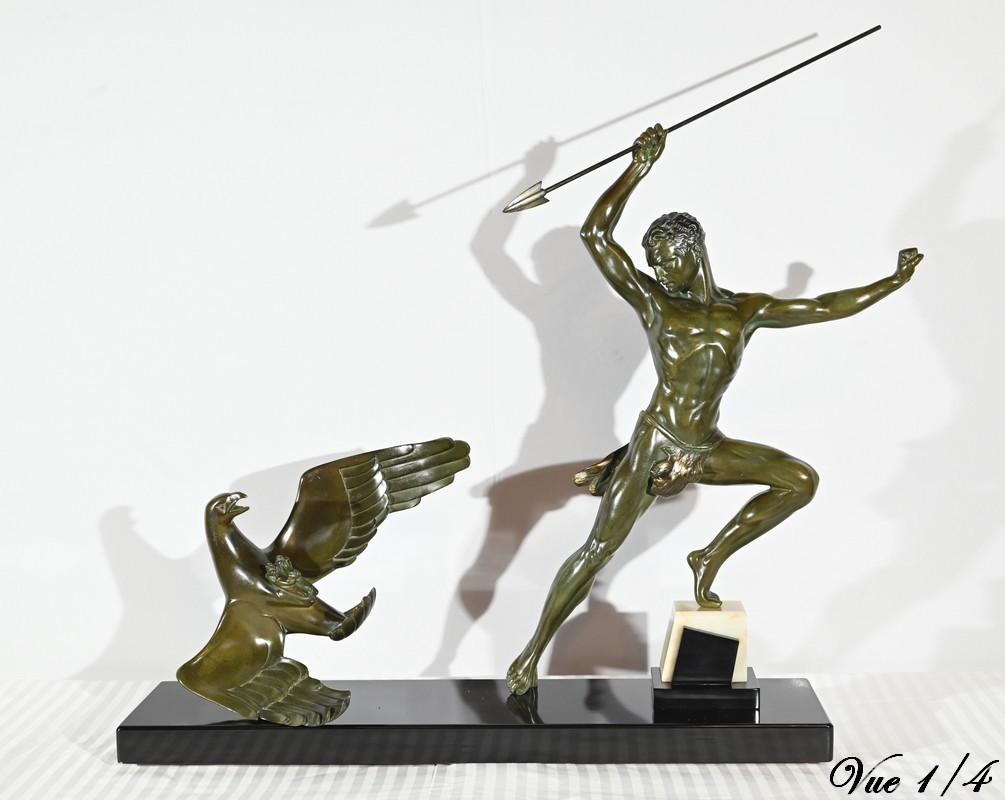 20ième siècle Chasse à l'aigle en bronze, signée J.de Roncourt, Art déco - 1930 en vente
