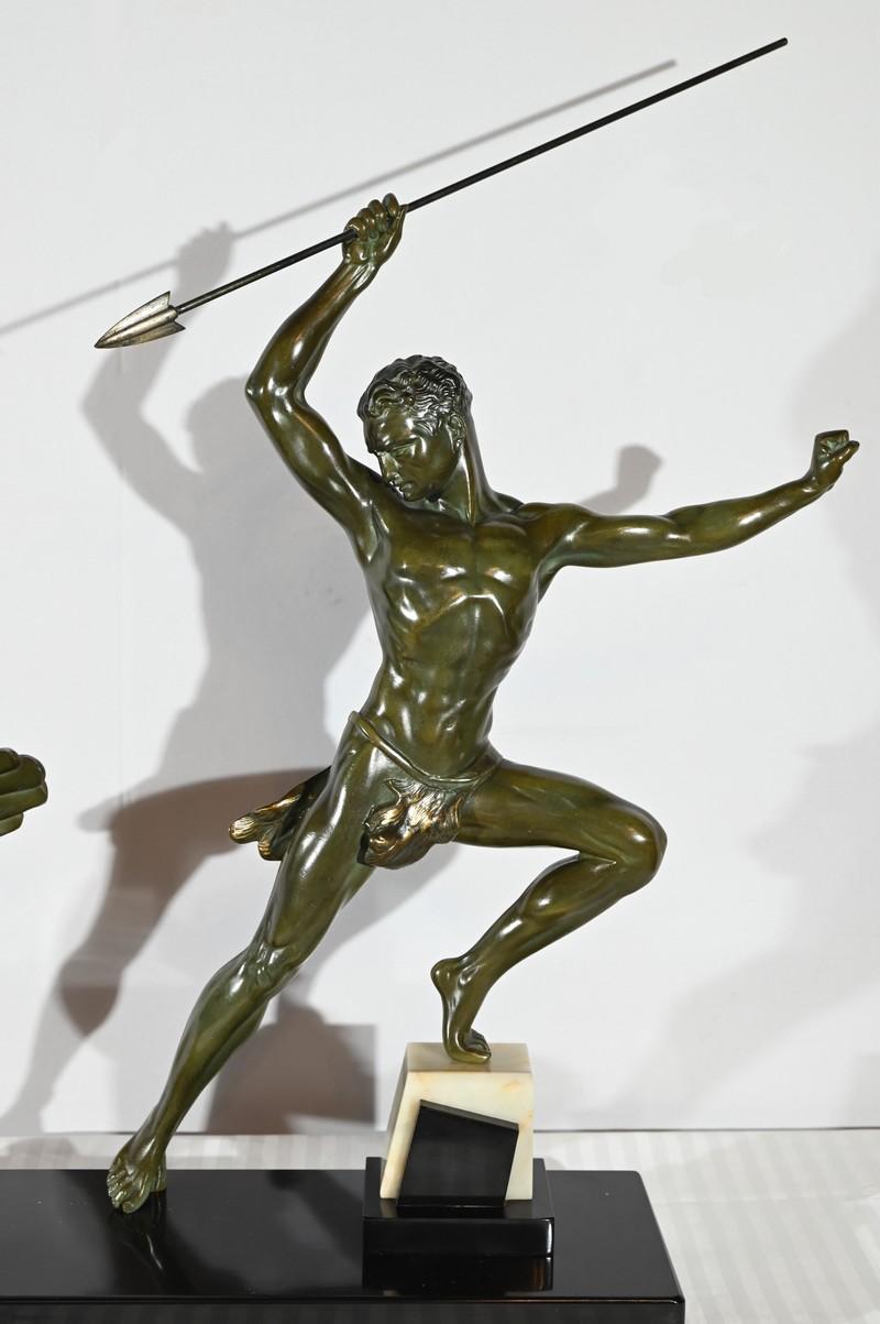 Chasse à l'aigle en bronze, signée J.de Roncourt, Art déco - 1930 en vente 1