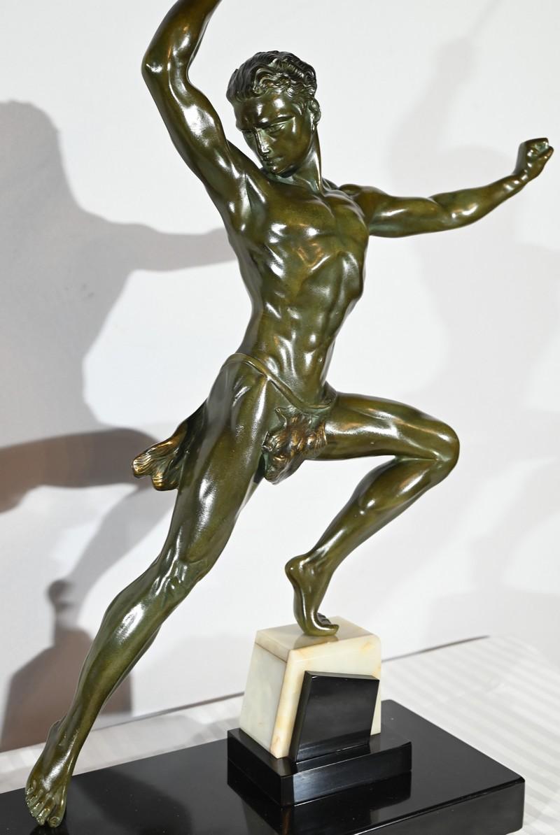 Chasse à l'aigle en bronze, signée J.de Roncourt, Art déco - 1930 en vente 2