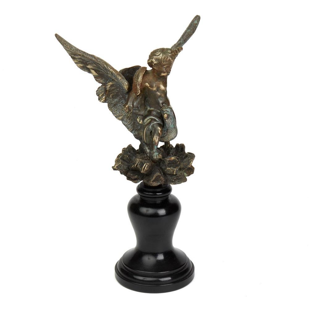 Bronzo Scultura di bronzo a testa di fontana con cherubino e avvoltoio, XVIII secolo in vendita