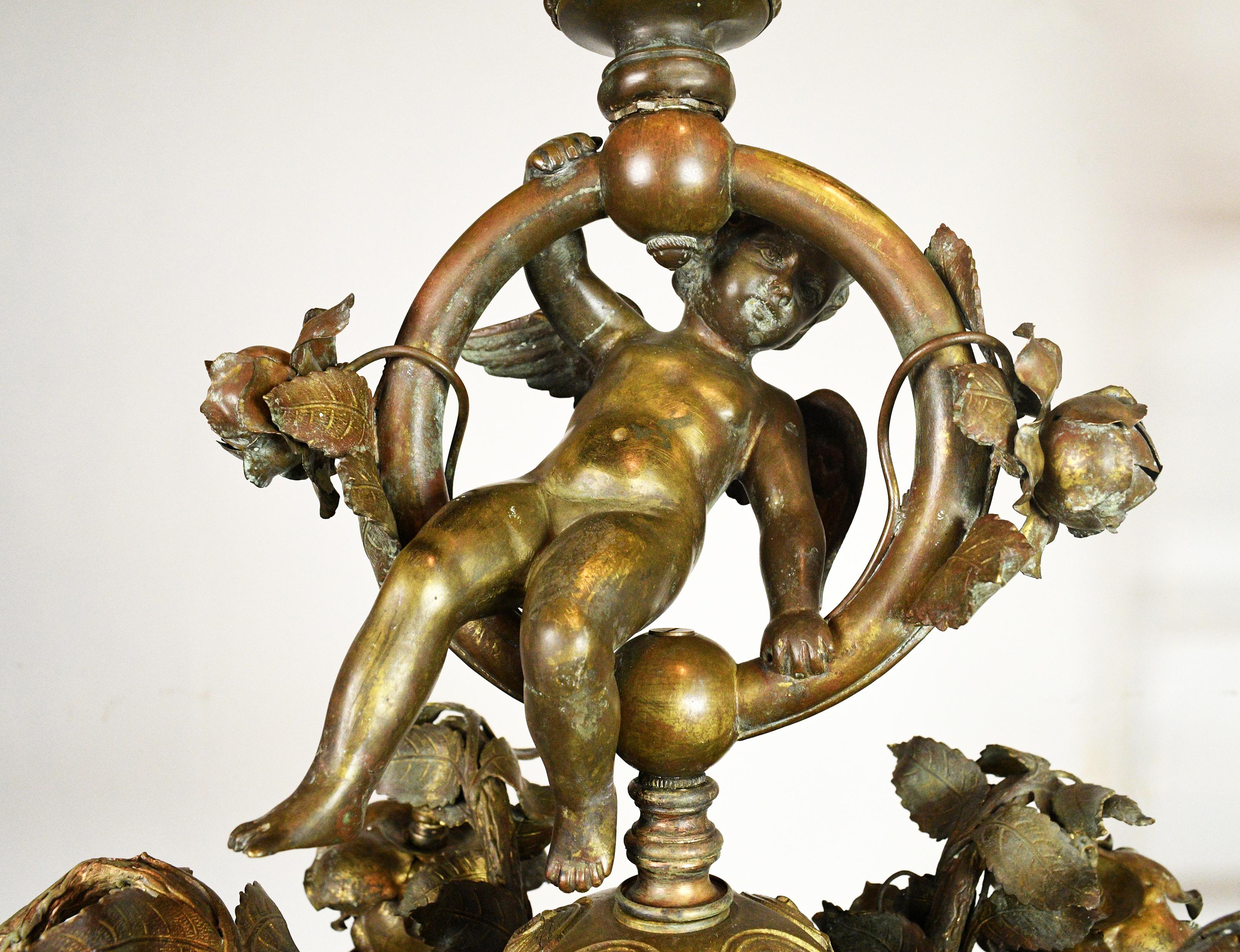 Lampe chérubin en bronze avec abat-jour en verre d'art en vente 4