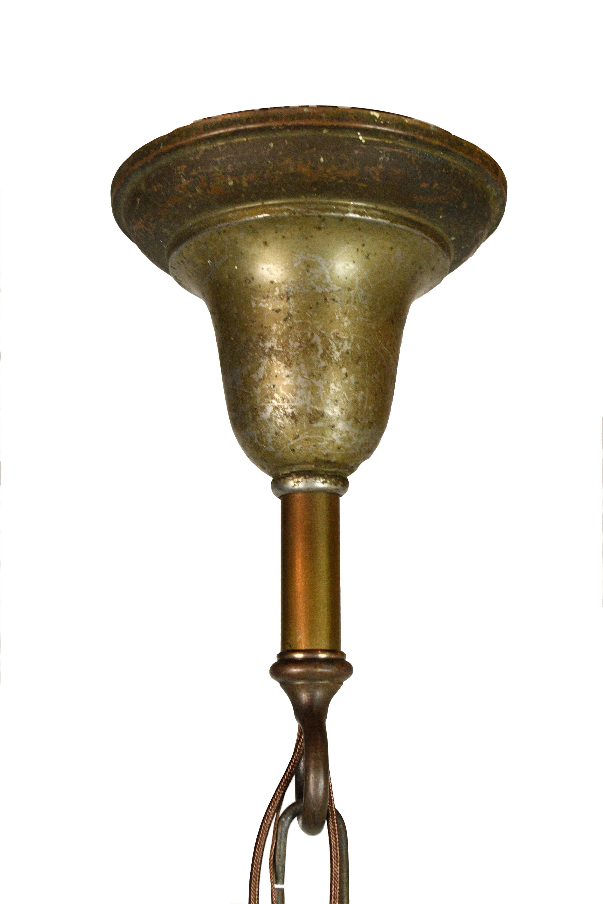 Bronze Lampe chérubin en bronze avec abat-jour en verre d'art en vente