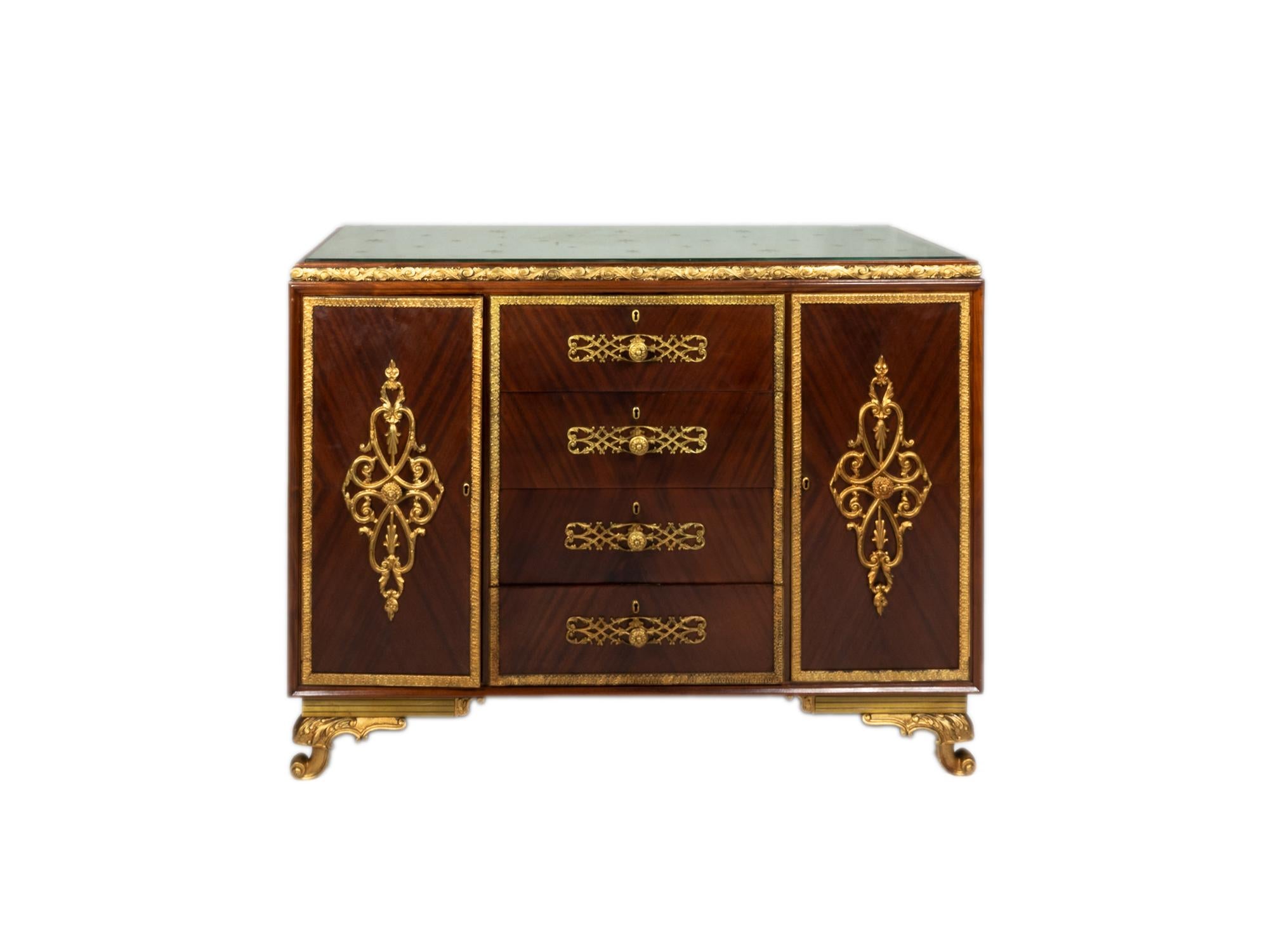 Cassettiera con piano a specchio con stelle incrostate, bronzo dorato e parquet con una rivisitazione moderna e fusion dello stile Luigi XV.