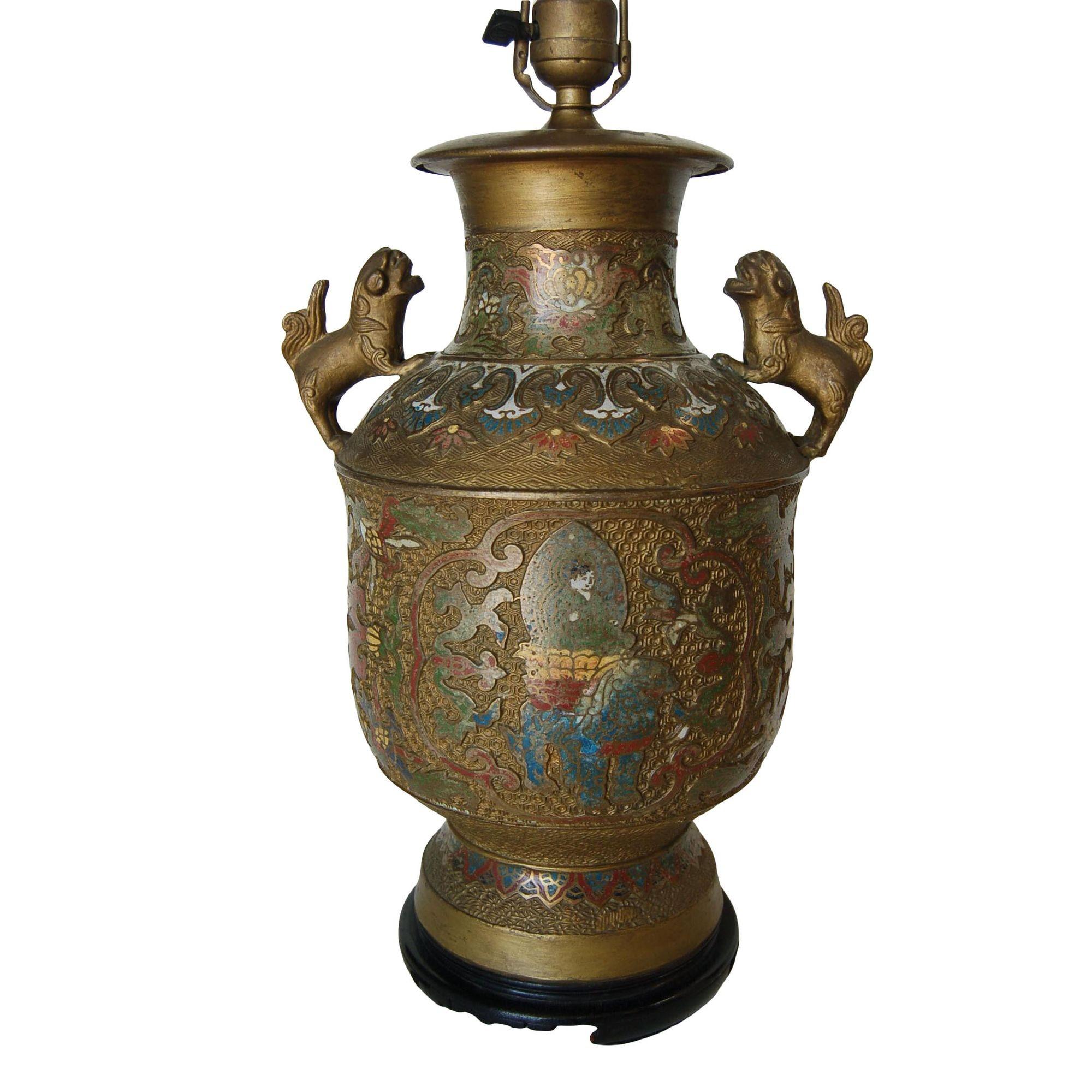Chinese cloisonne enamel on a bronze table lamp. 

Measures: 8