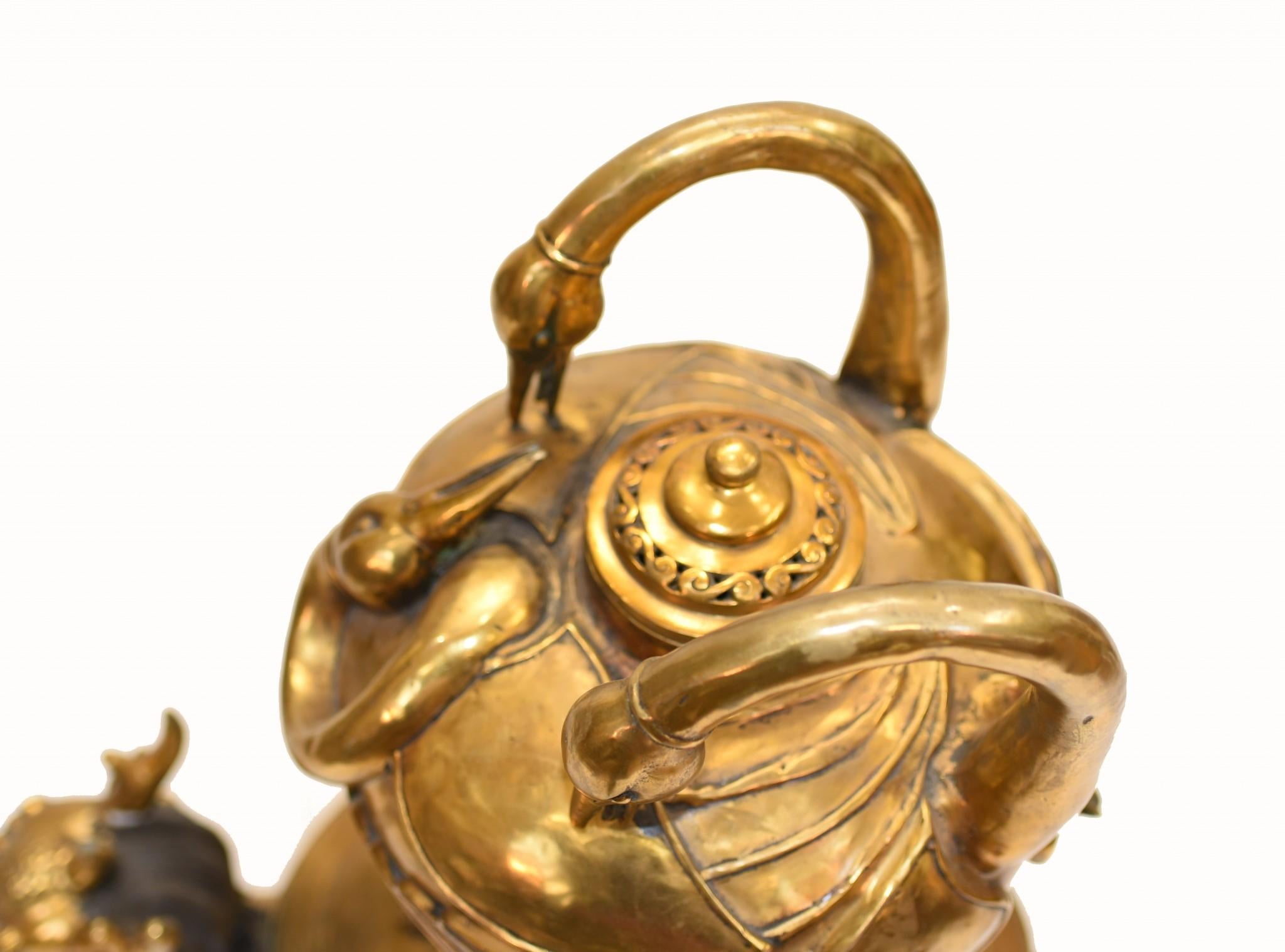 Brûleur d'encens de temple architectural en forme de grue de dragon chinois en bronze en vente 5