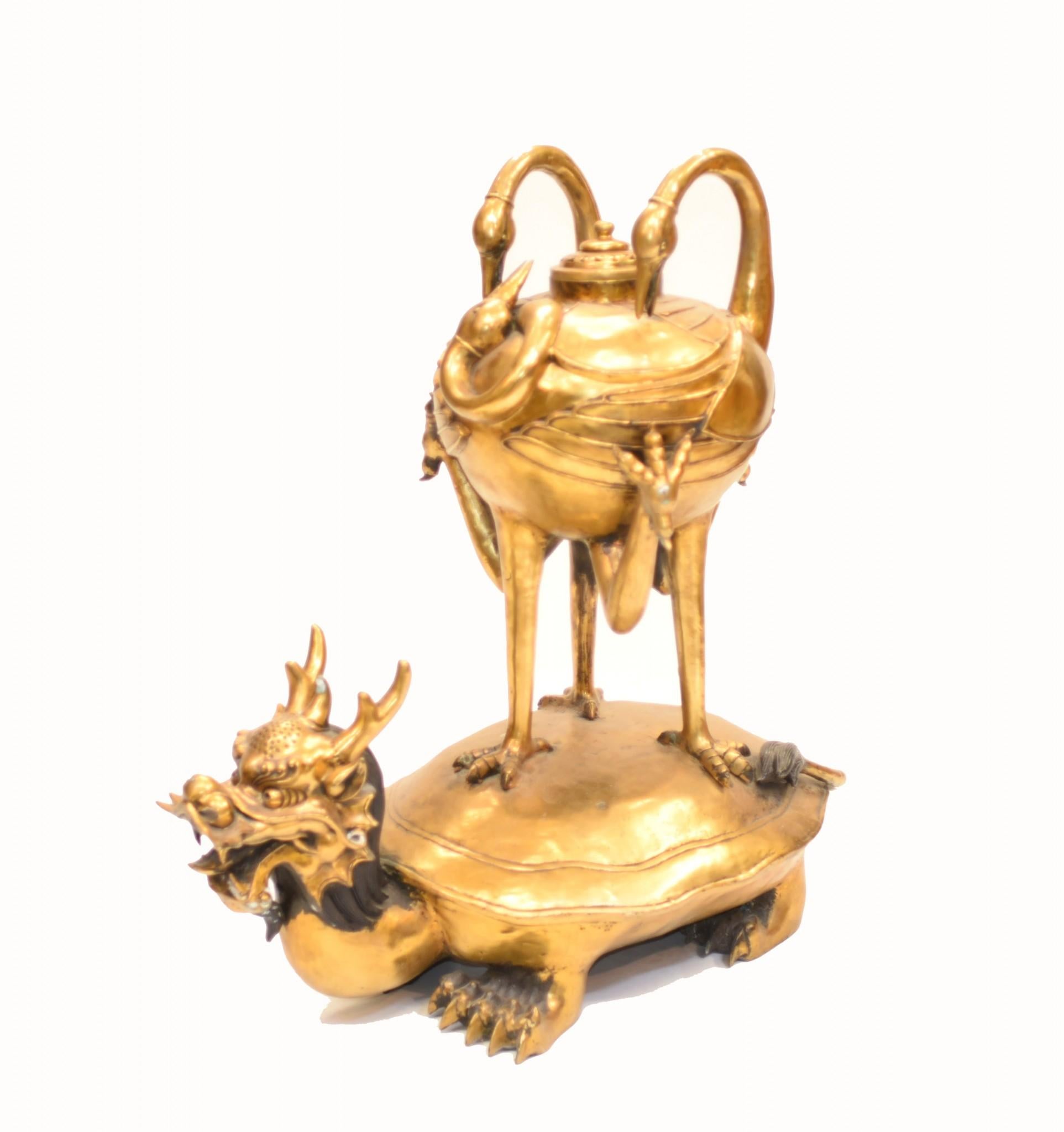 Bronze Brûleur d'encens de temple architectural en forme de grue de dragon chinois en bronze en vente