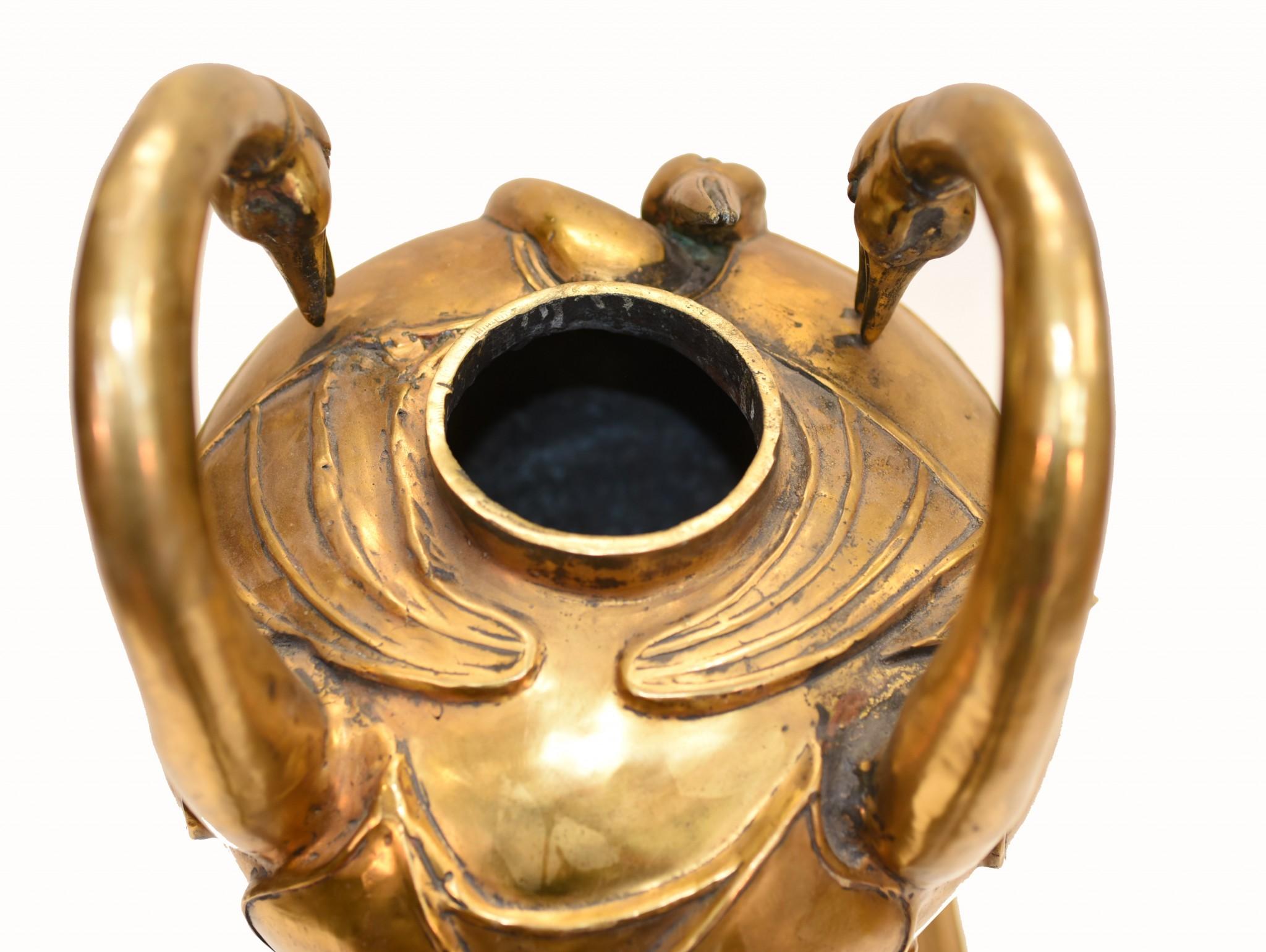 Brûleur d'encens de temple architectural en forme de grue de dragon chinois en bronze en vente 2