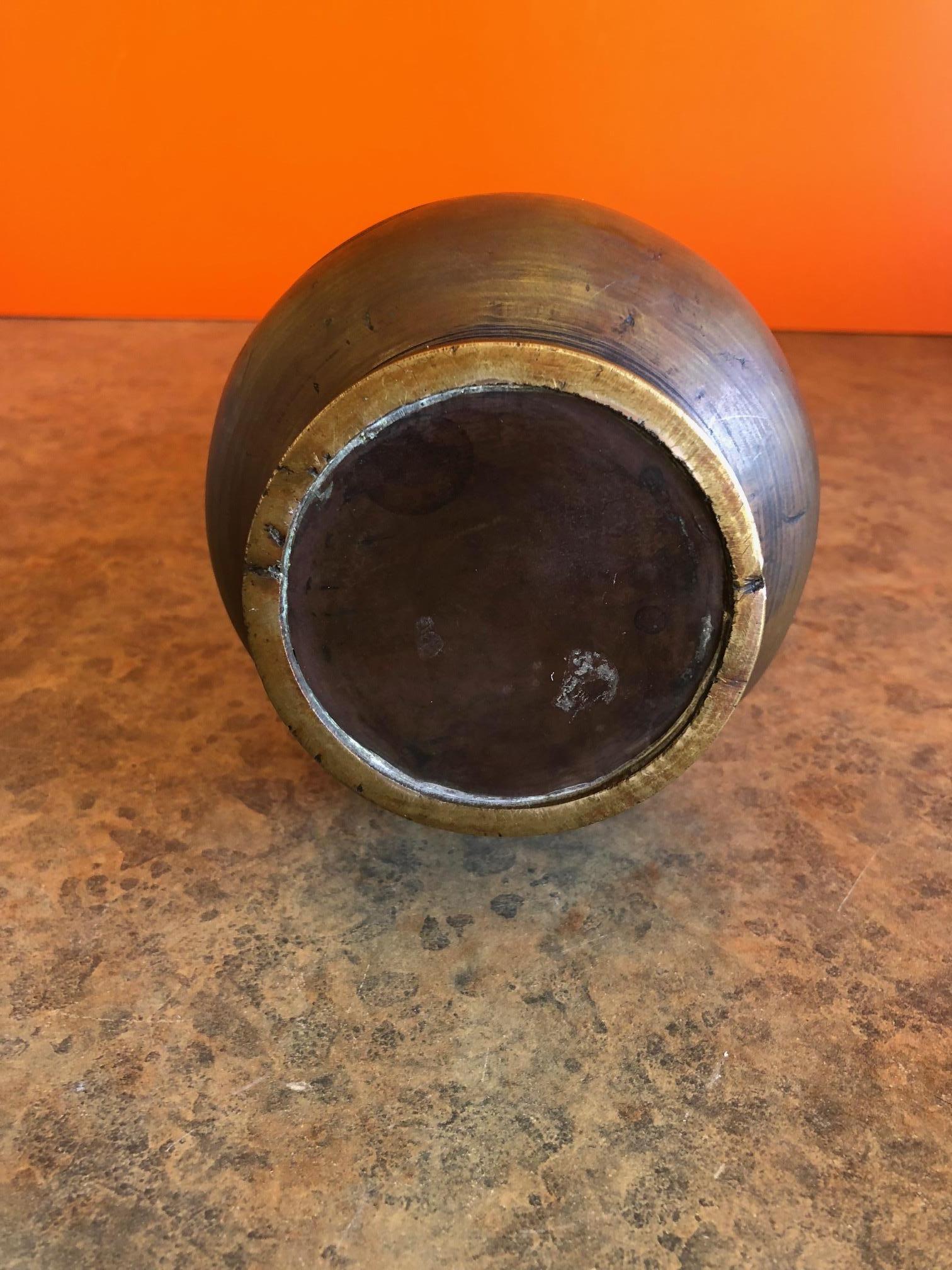 Bronzo Vaso di bronzo con drago cinese in vendita