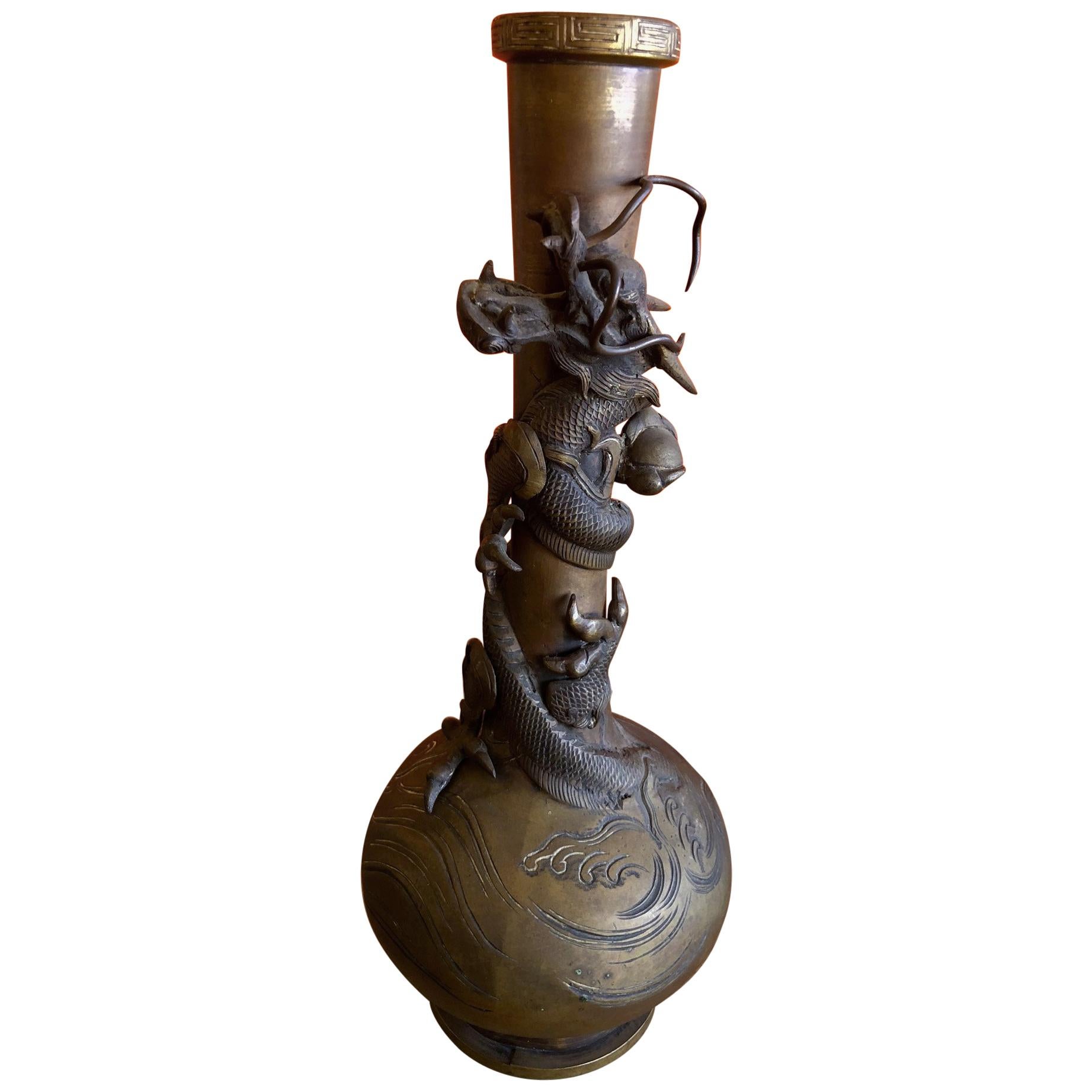 Vase dragon chinois en bronze
