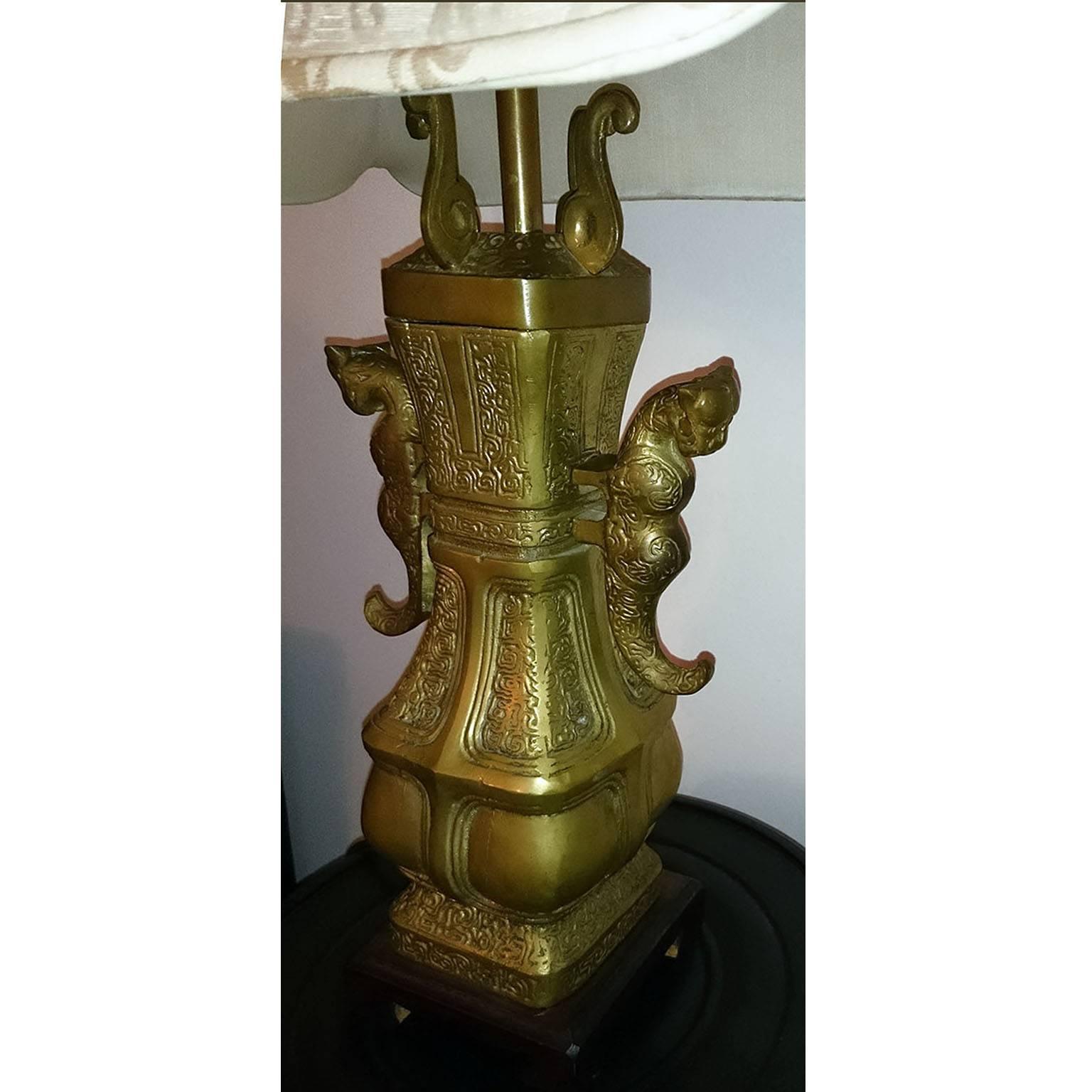 Bronze Chinese Table Lamps with Silk Pagoda Shades For Sale 10