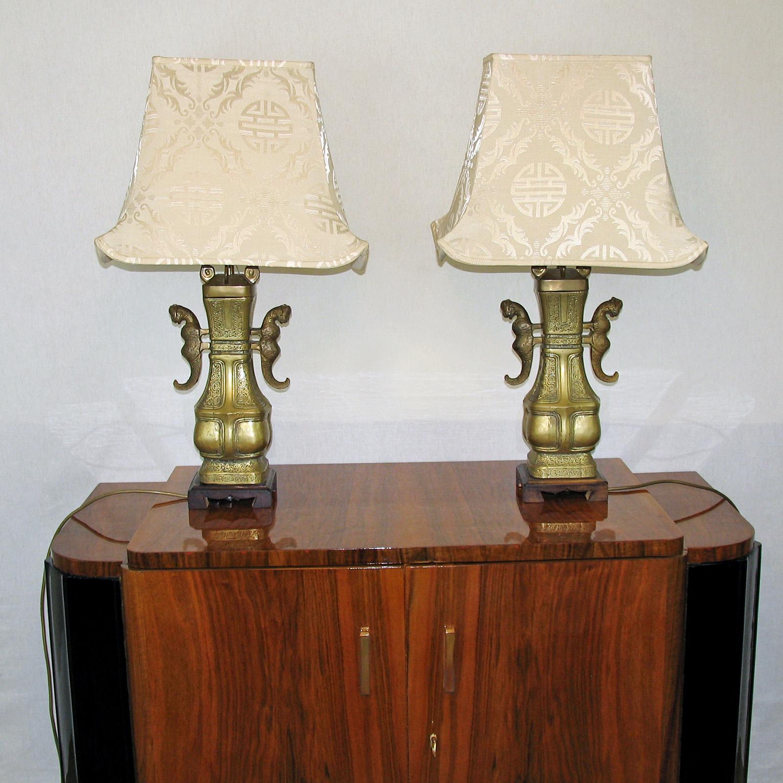 Bronze Chinese Table Lamps with Silk Pagoda Shades In Good Condition For Sale In Bochum, NRW