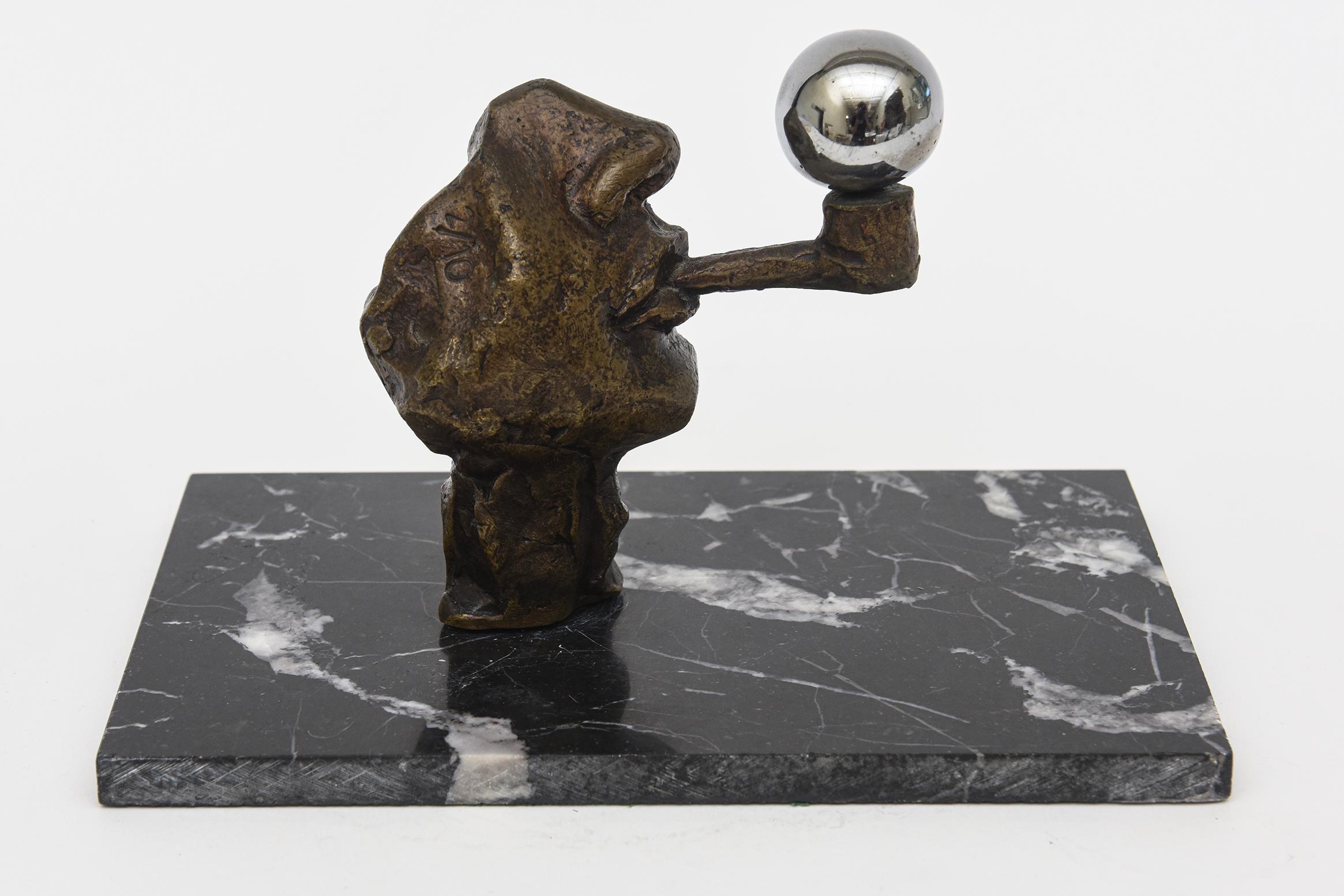  Bronze, Chrome, Marble Vintage Sculpture By Victor Salmones Blowing Bubbles (Moderne) im Angebot