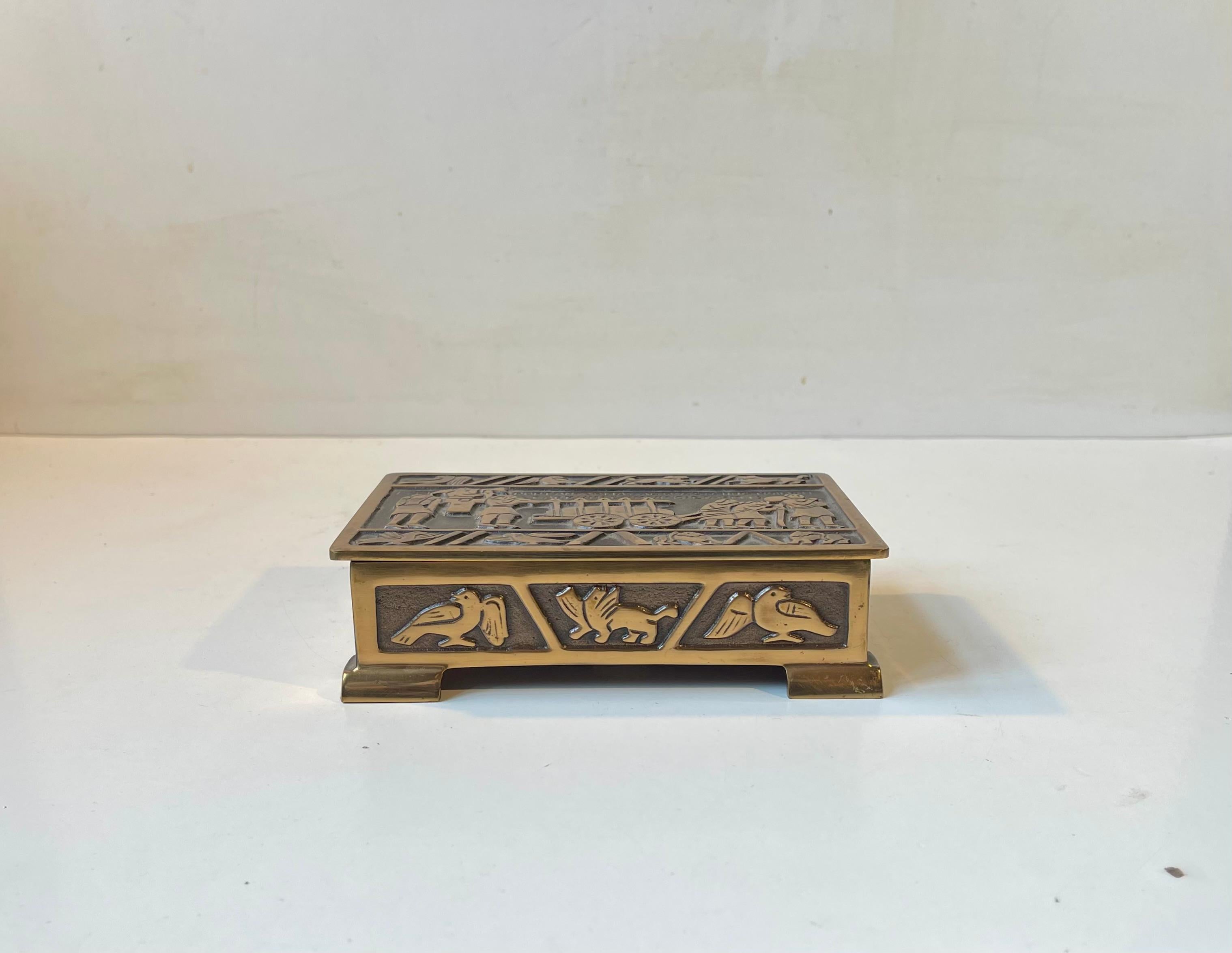 - Heavy bronze box with a scene from The Bayeux Tapestry in relief. Latin text: ISTI PORTAN:ARMAS ADNAVES: EIHIC:TRANVNT CARRVM: CVMVINO:ETARMIS 
- The Bayeux Tapestry tells the story of the conquest of England by William, Duke of Normandy in 1066