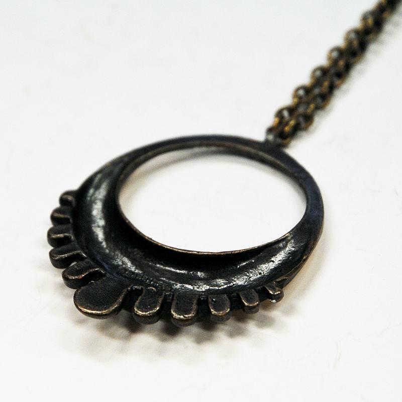 Women's Bronze circle shape necklace by Pentti Sarpaneva  Finland 1960s