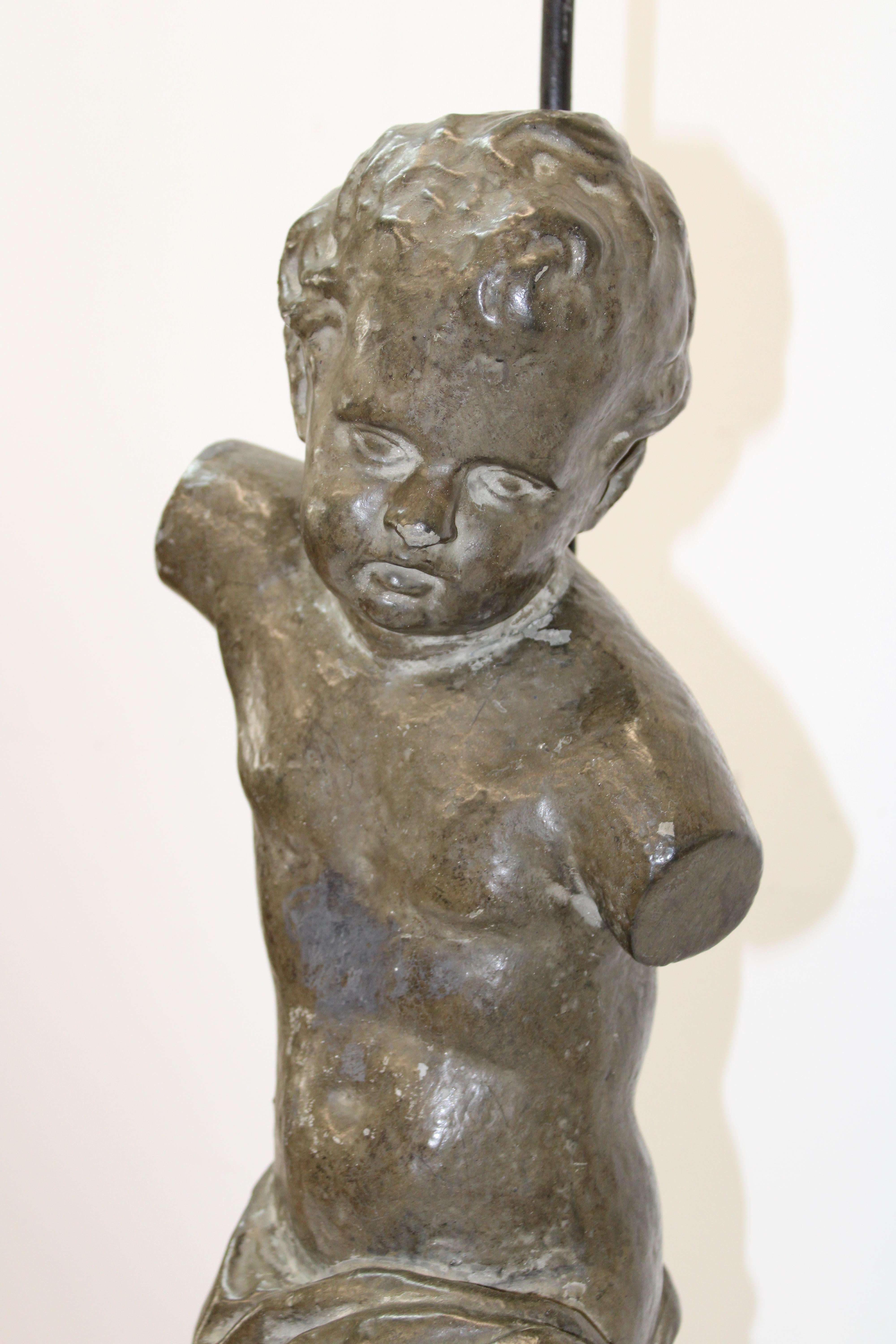 Klassische Bronzefigur auf Marmorsockel mit Schirm, Bronze im Angebot 7