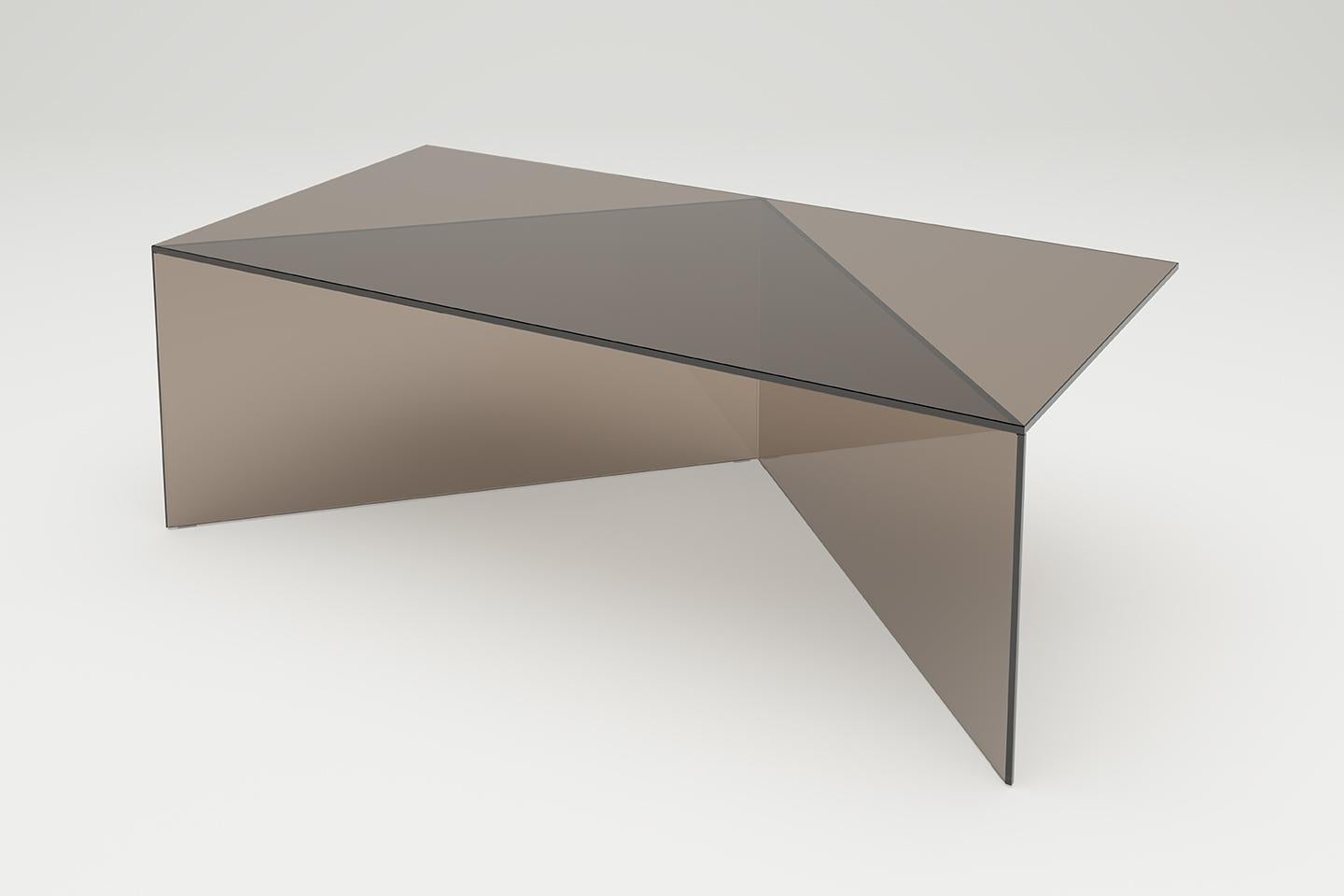Table basse oblongue en verre transparent bronze de Sebastian Scherer
Dimensions : D120 x L30 x H40 cm
MATERIAL : Verre coloré solide.
Poids : 34,4 kg.
Également disponible : Couleurs : blanc clair (transparent) / vert clair / bleu clair / bronze