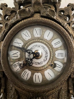 Dekorative goldene Uhr im Stil Ludwigs XIV.