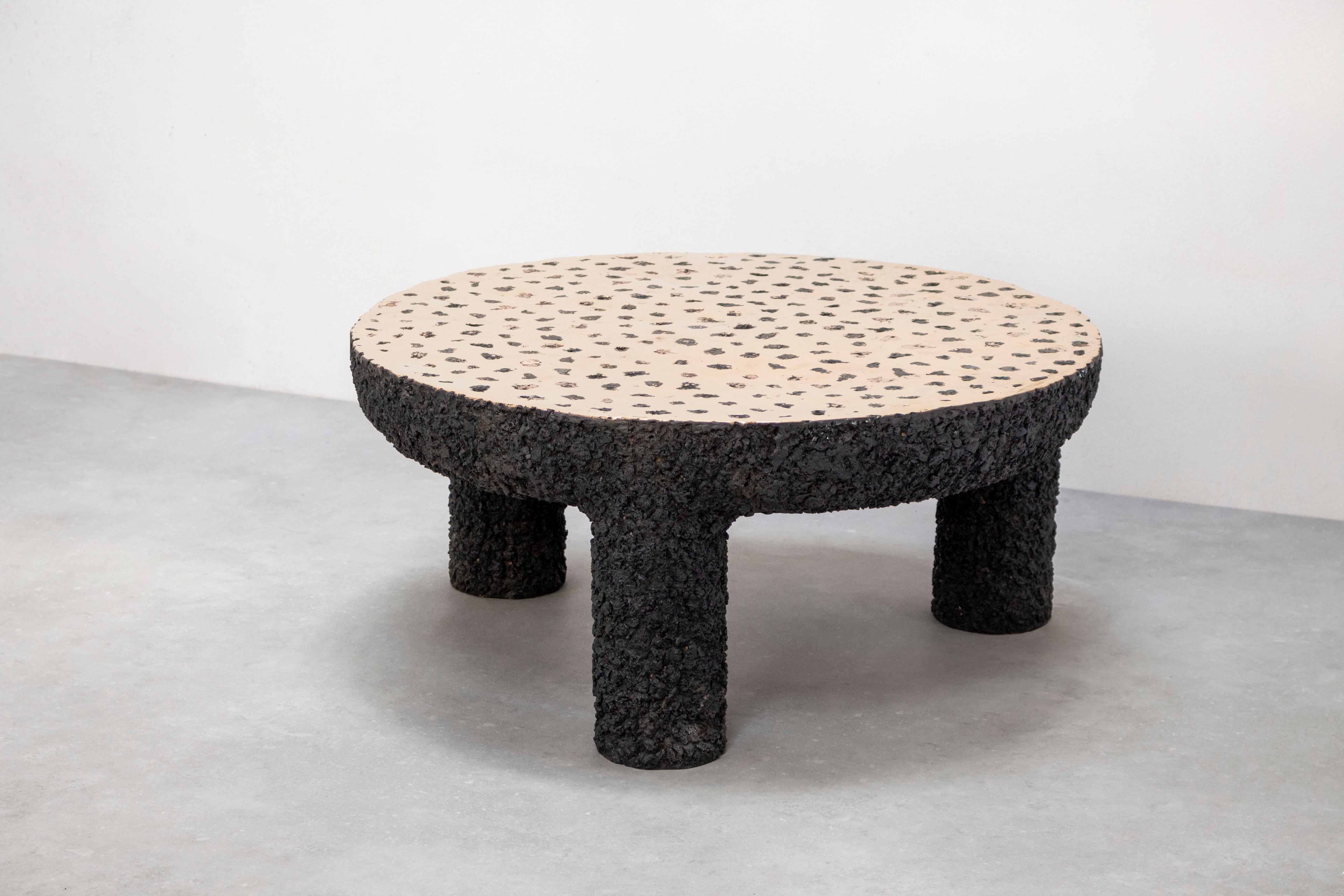 Moderne Table basse en bronze de Tipstudio en vente