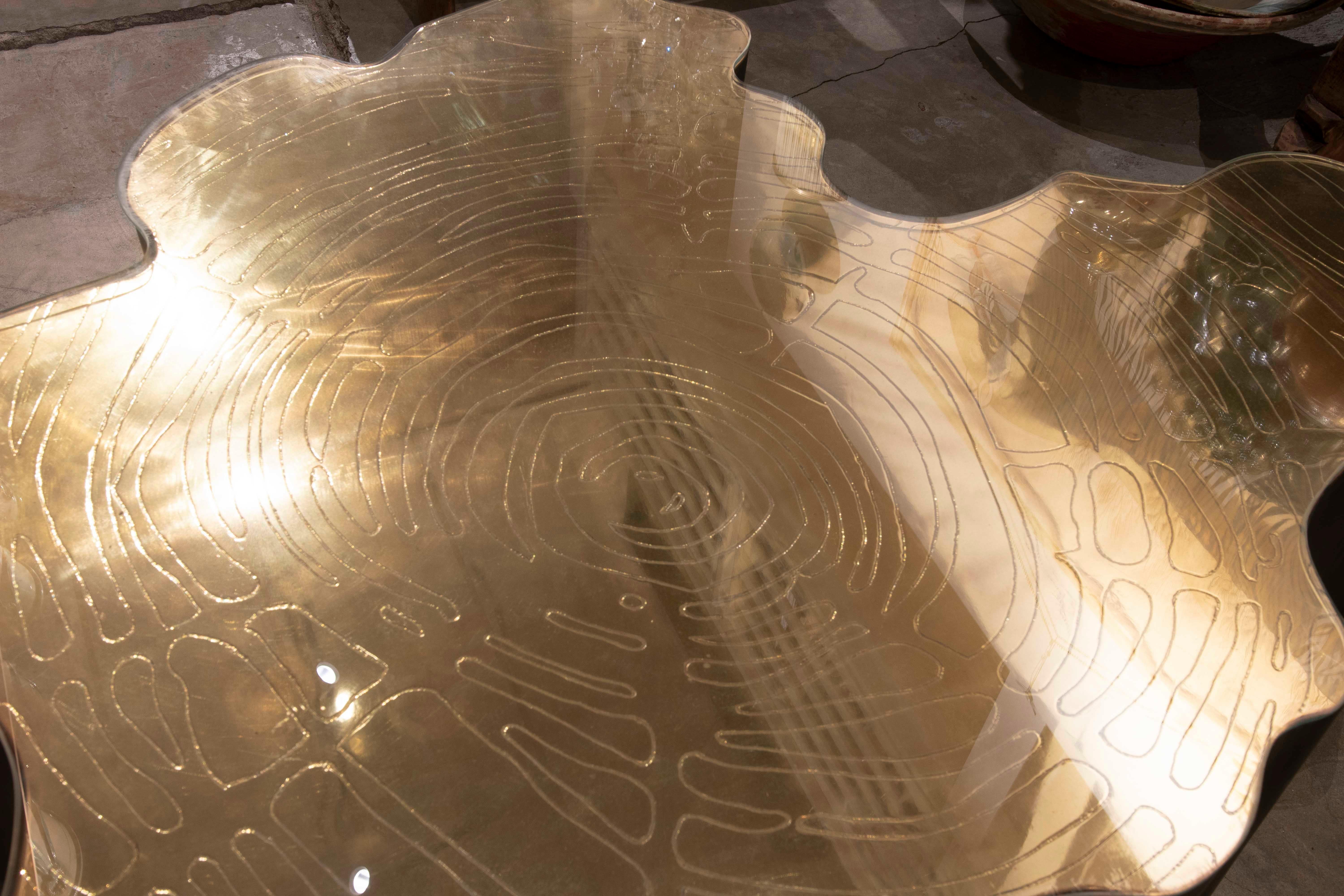 Table basse en bronze en forme de tronc d'arbre sculpté avec plateau en verre 7