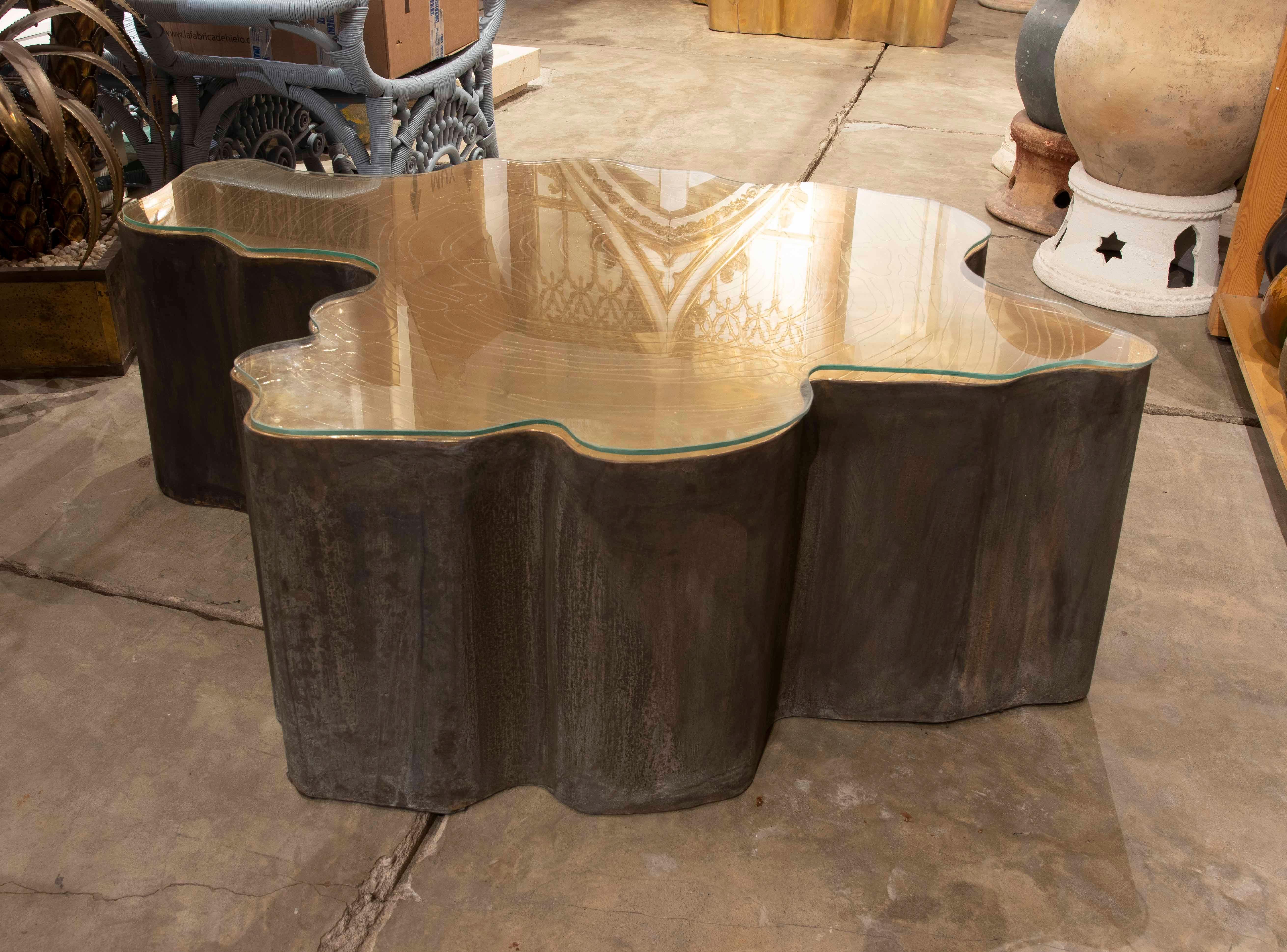 Table basse en bronze en forme de tronc d'arbre sculpté avec plateau en verre 12