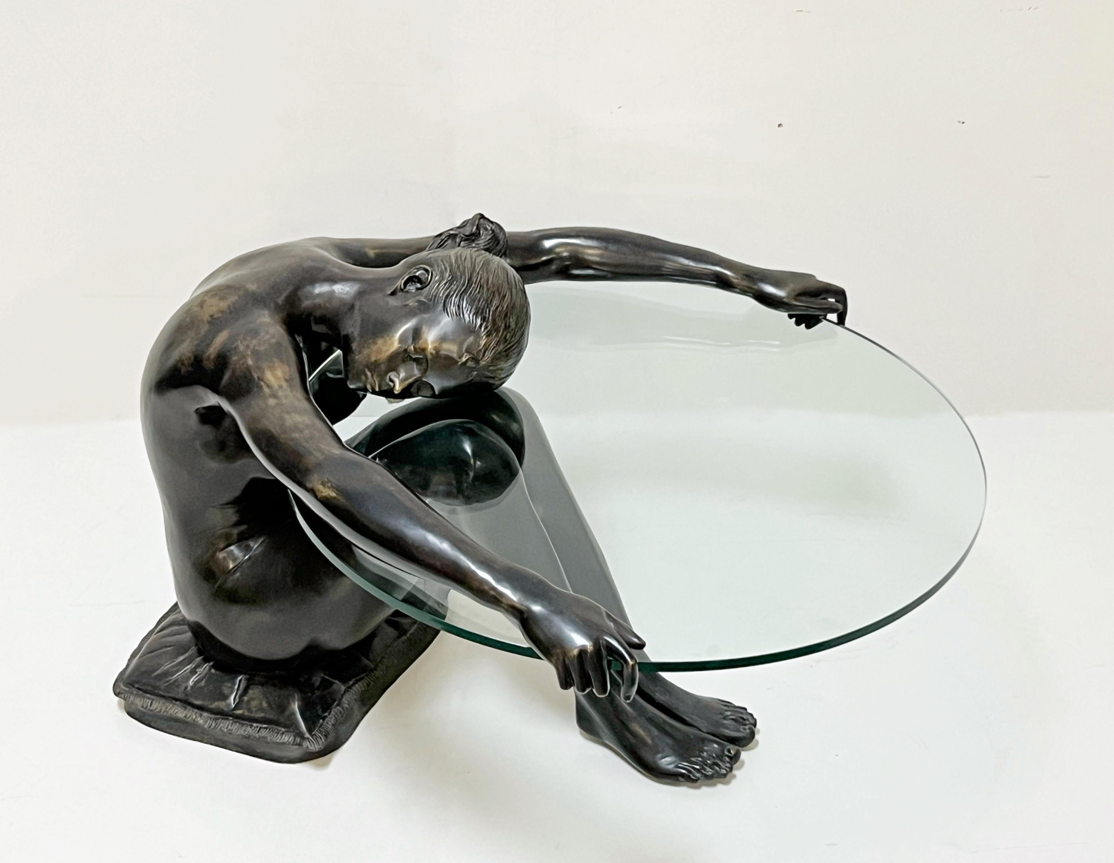 A beautiful bronze coffee table. Nice detail. Glass top is 28” in diameter. 