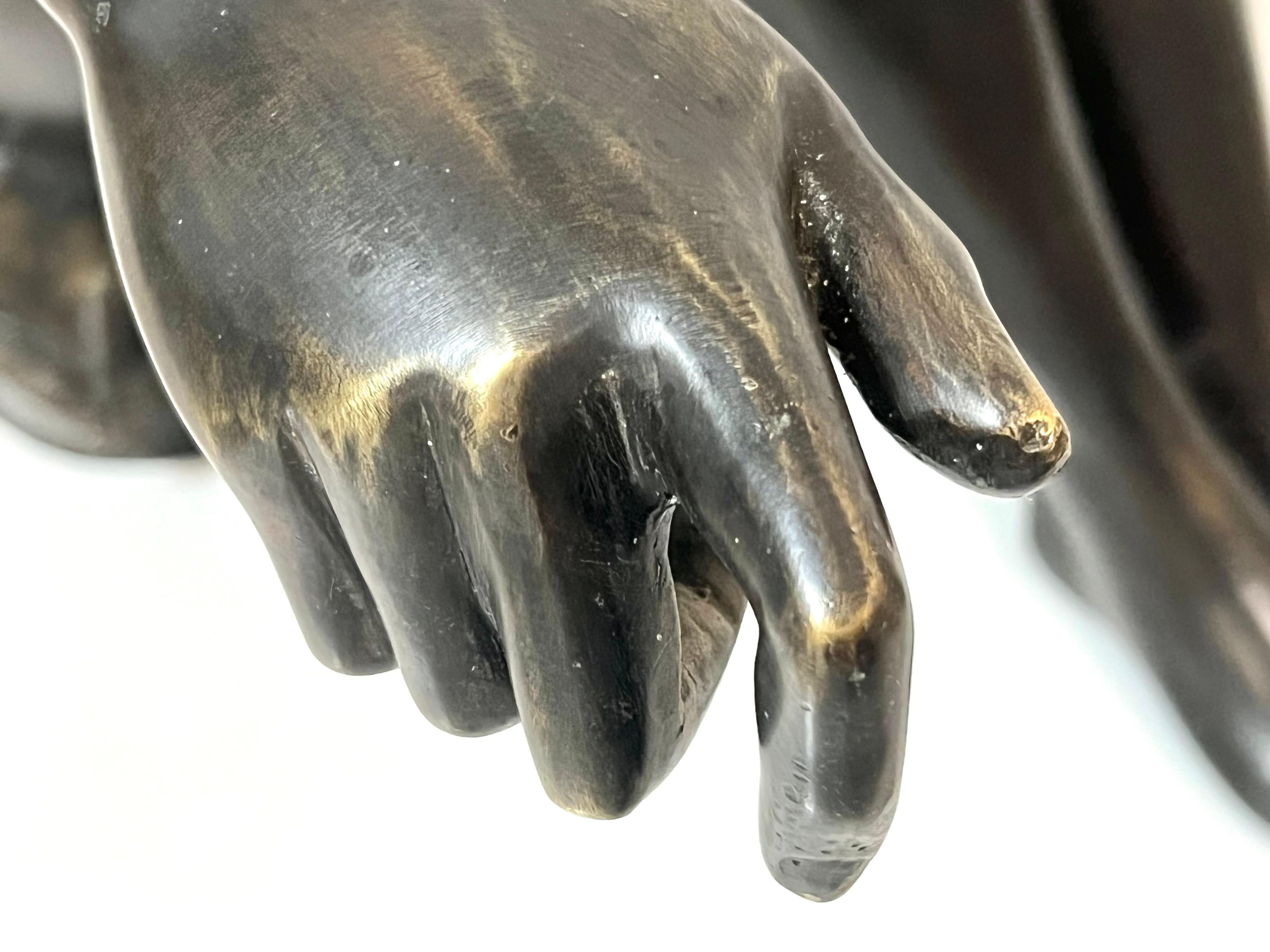 Tavolino in bronzo con scultura nuda che regge il piano in vetro 5