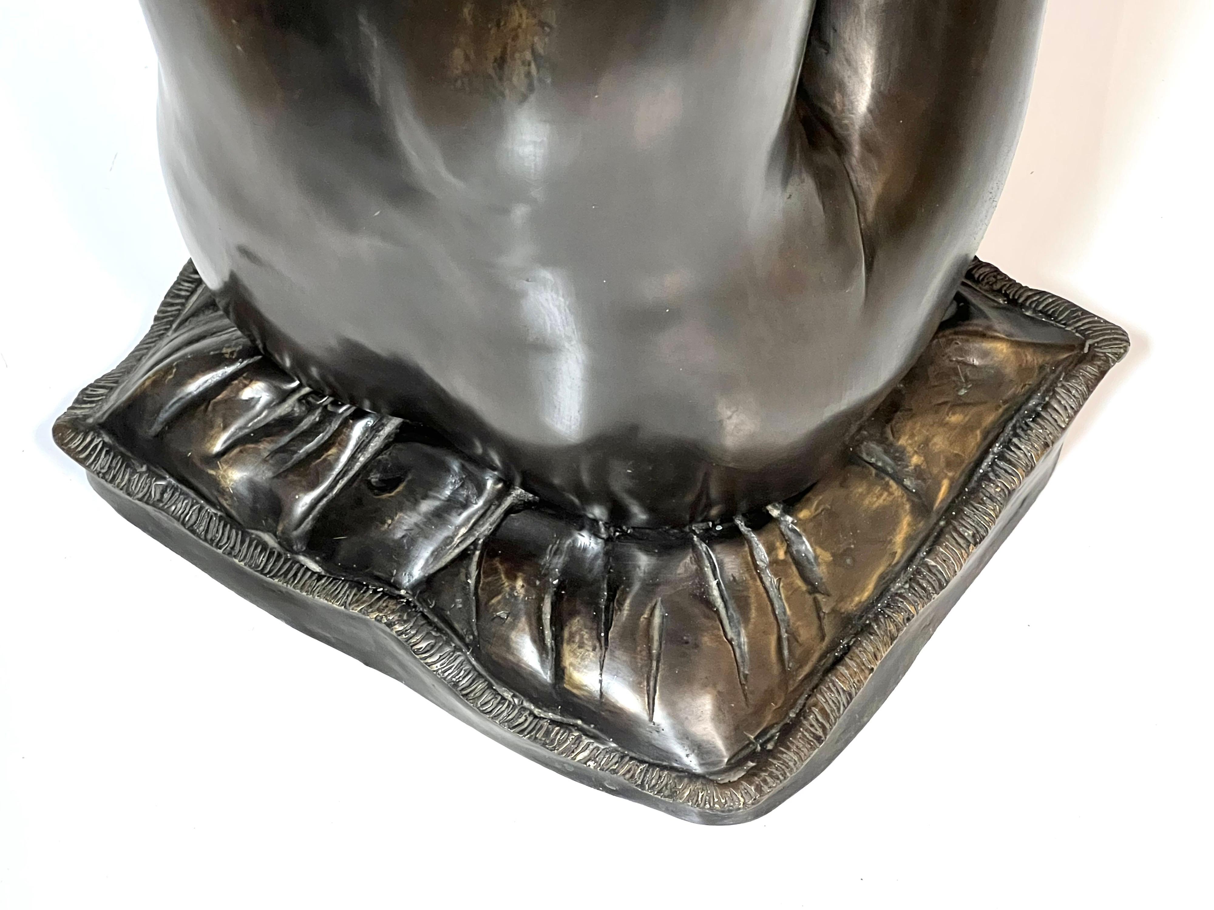 Tavolino in bronzo con scultura nuda che regge il piano in vetro 7