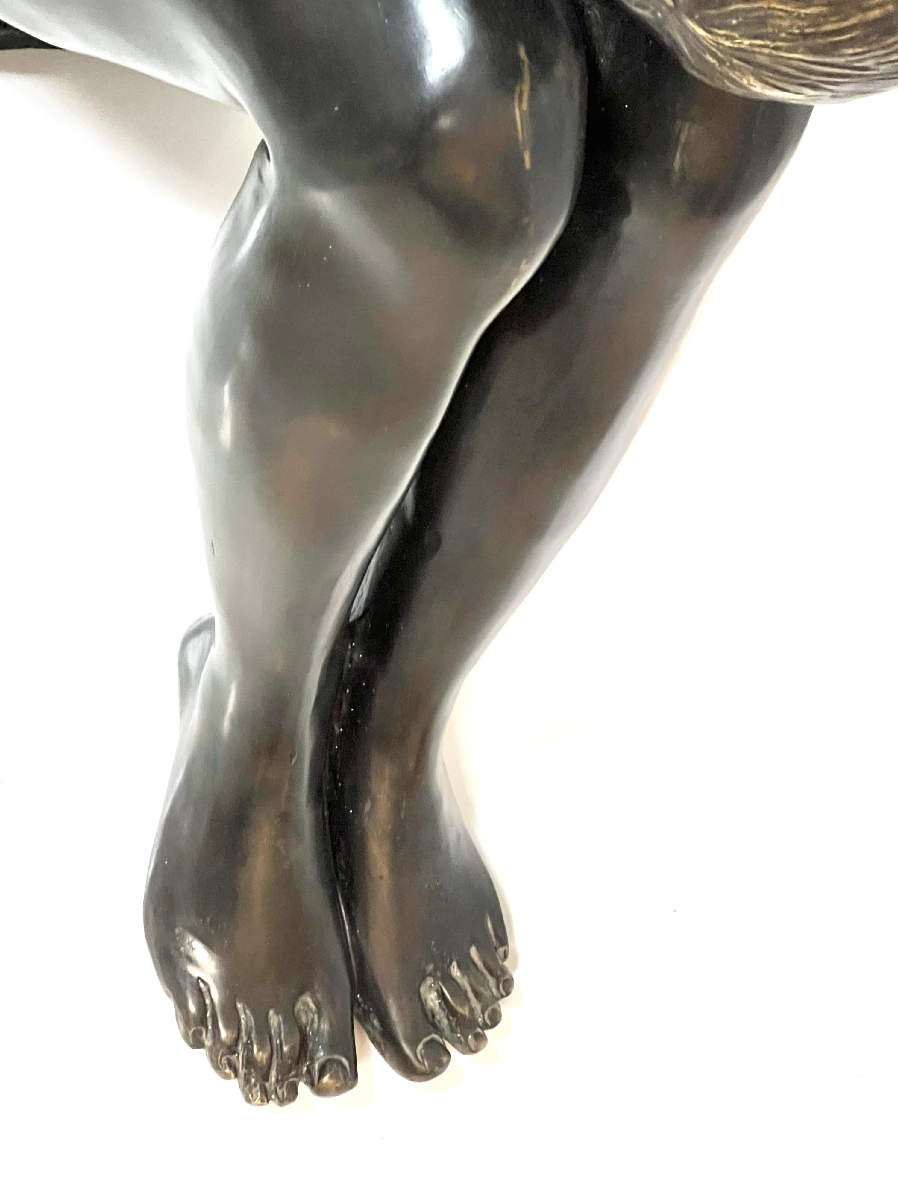 Tavolino in bronzo con scultura nuda che regge il piano in vetro 10