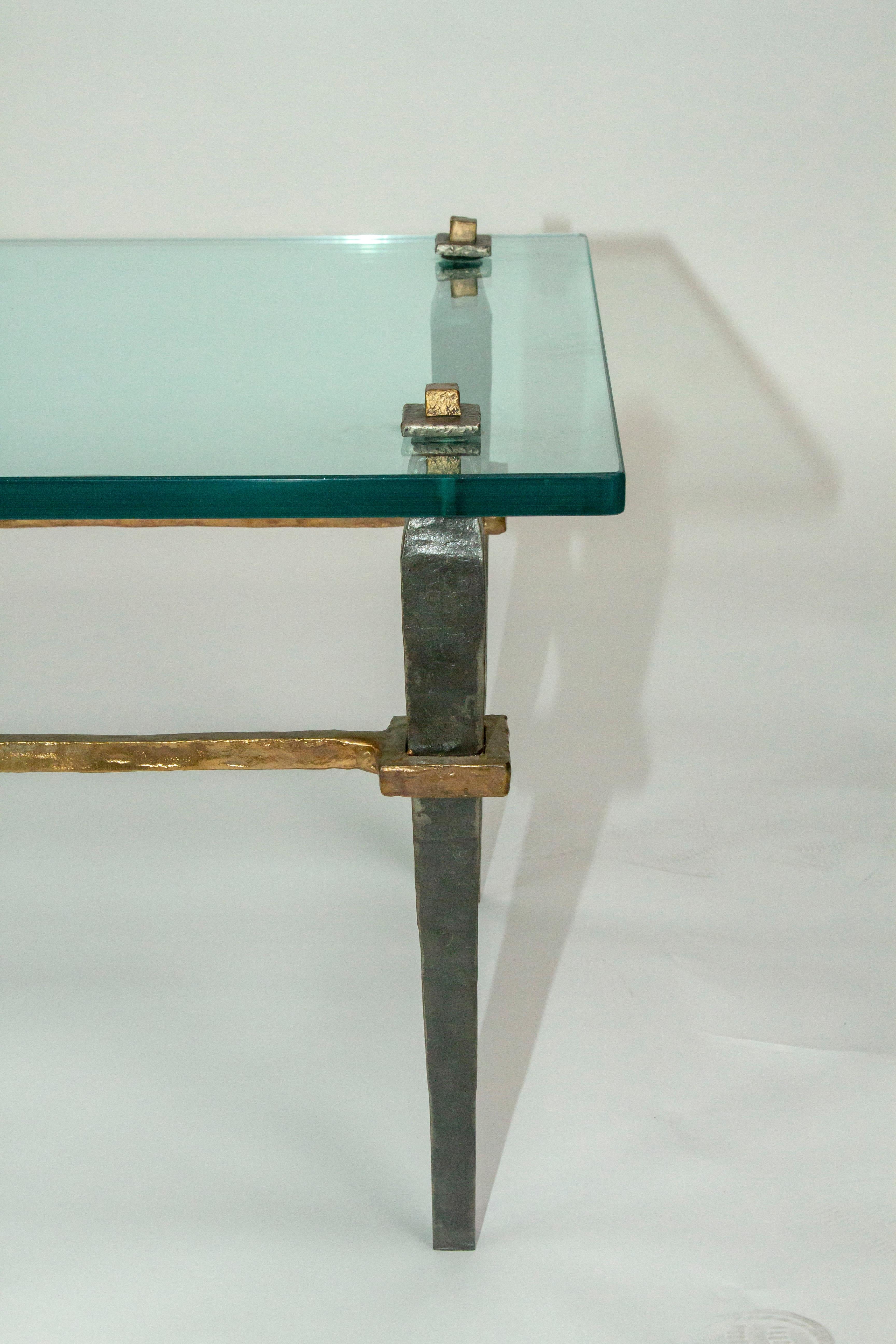 Beaux-Arts Table basse en bronze avec plateau en verre ou en pierre en vente