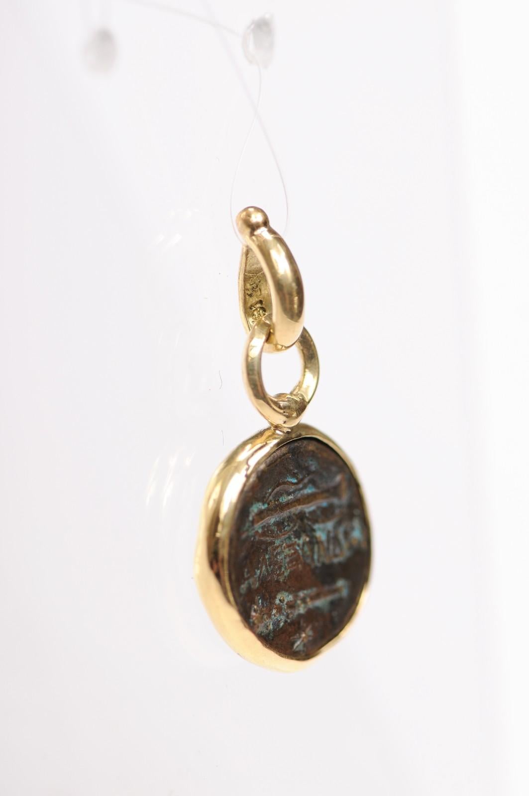 Greco classico Ciondolo a forma di moneta in bronzo del 330 a.C. circa con 18 carati in vendita