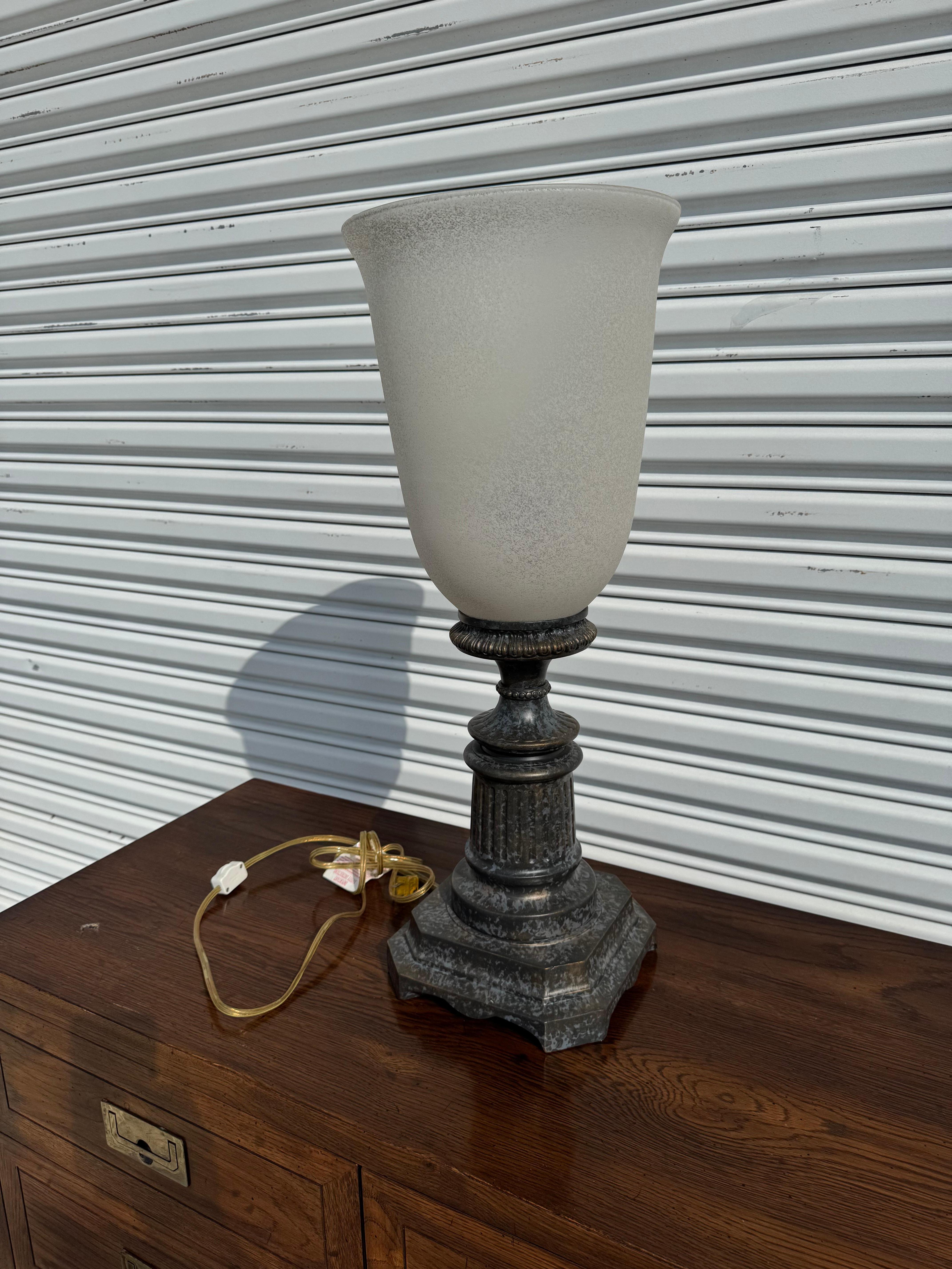 Américain Lampe torchère de table avec abat-jour, couleur bronze en vente