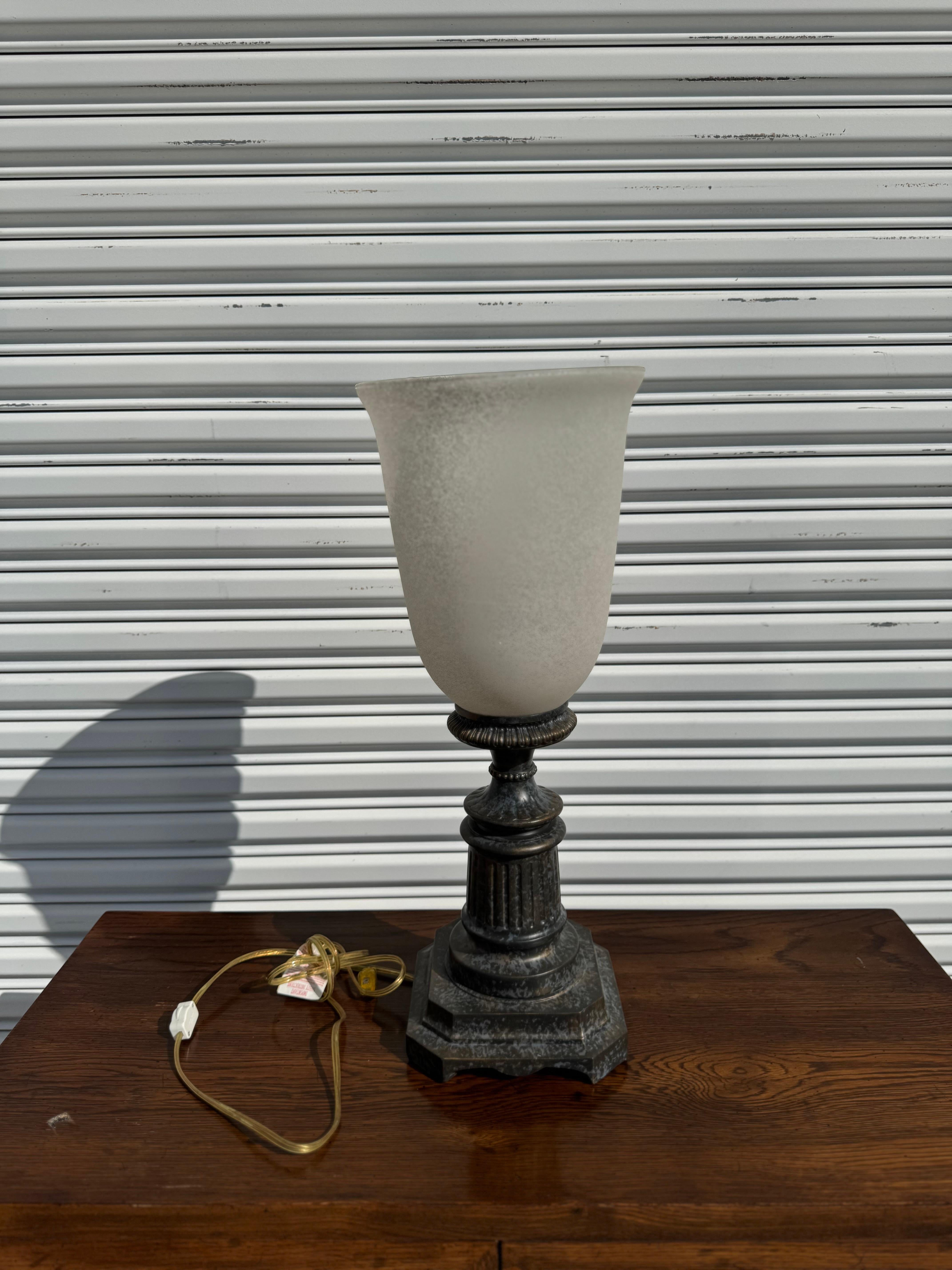 Lampe torchère de table avec abat-jour, couleur bronze Bon état - En vente à Pasadena, TX