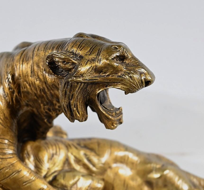 Bronze sculpture “Tiger Fight”, signed E. Drouot – Late 19th century For Sale 5