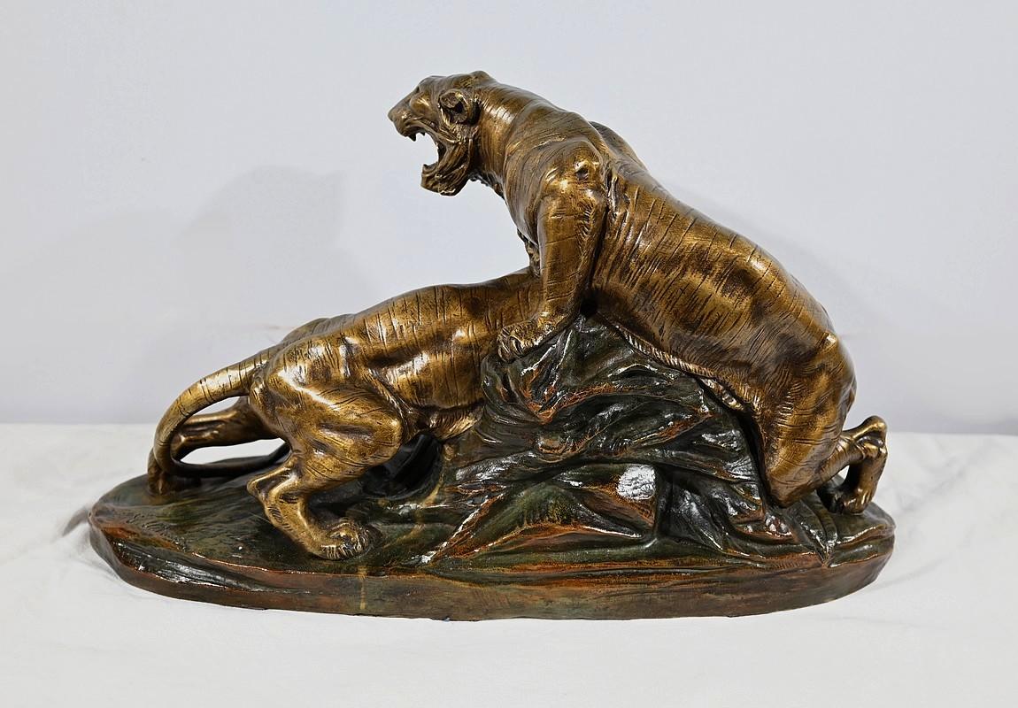 Bronze sculpture “Tiger Fight”, signed E. Drouot – Late 19th century For Sale 10