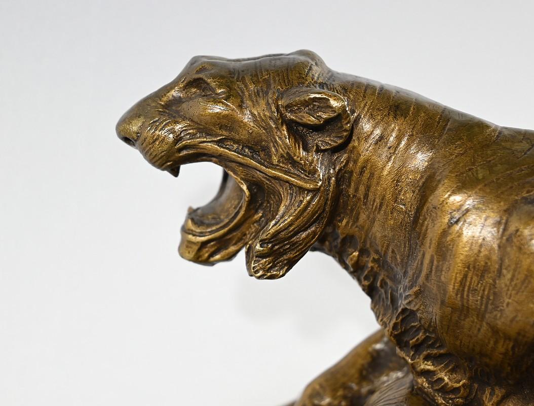 Bronze sculpture “Tiger Fight”, signed E. Drouot – Late 19th century For Sale 11