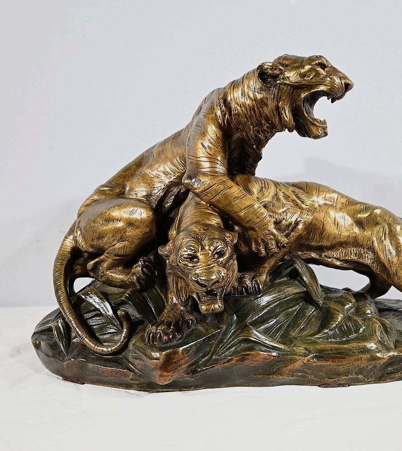 French Bronze sculpture “Tiger Fight”, signed E. Drouot – Late 19th century For Sale