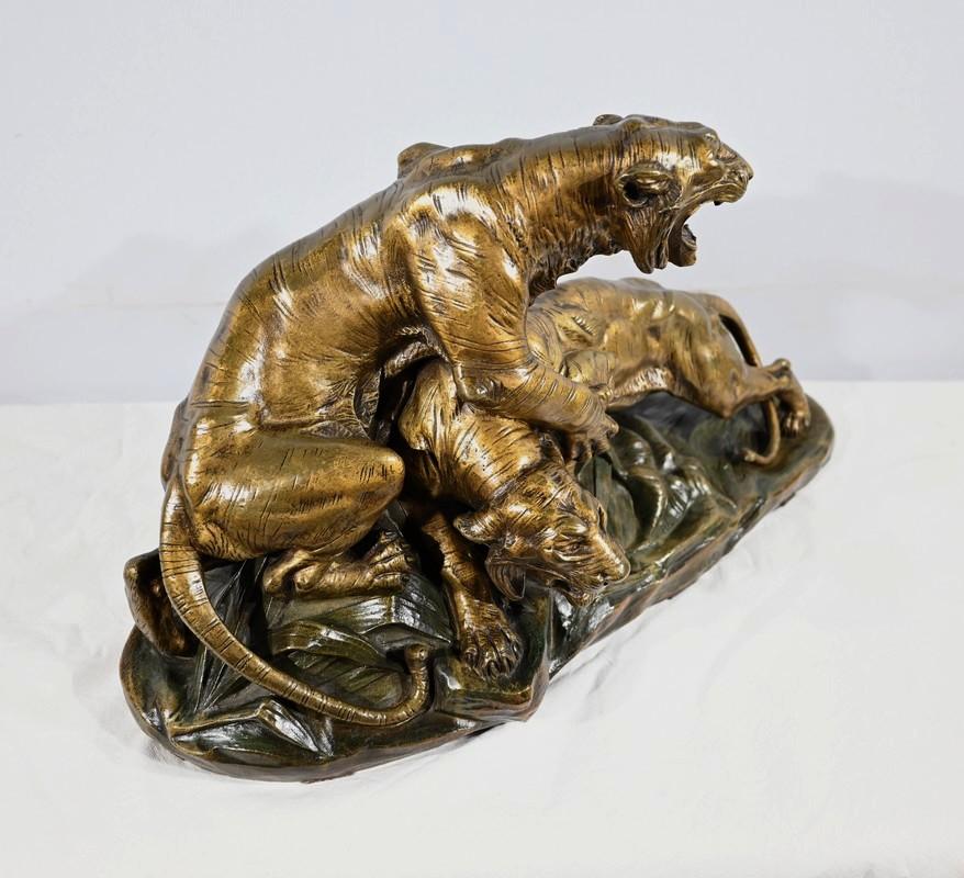 Bronze sculpture “Tiger Fight”, signed E. Drouot – Late 19th century For Sale 3