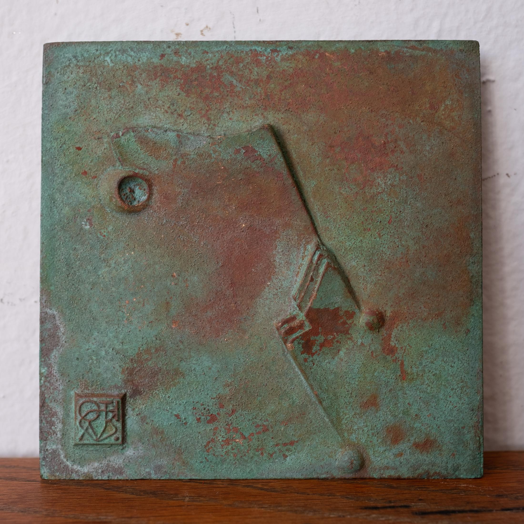 Vintage bronze Cosanti tile by Paolo Soleri. Fantastic patina and design. Signed.

Paolo Soleri (1919-1913), the founder of Cosanti and Arcosanti, was an important artist, architecture, philosopher and urban planner. The Italian architect studied