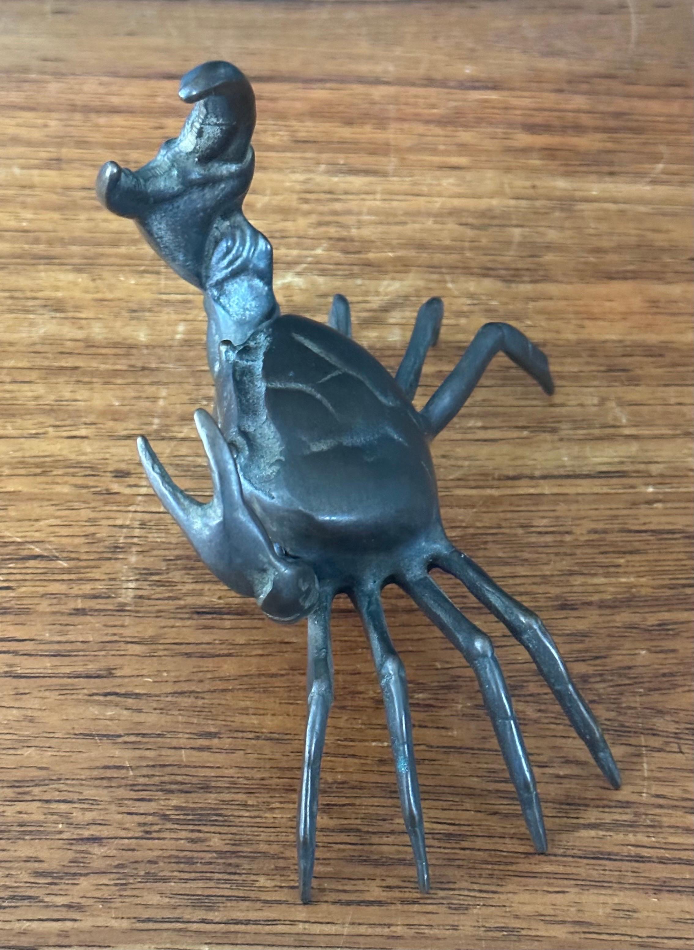 20ième siècle Sculpture / presse-papiers crabe en bronze en vente