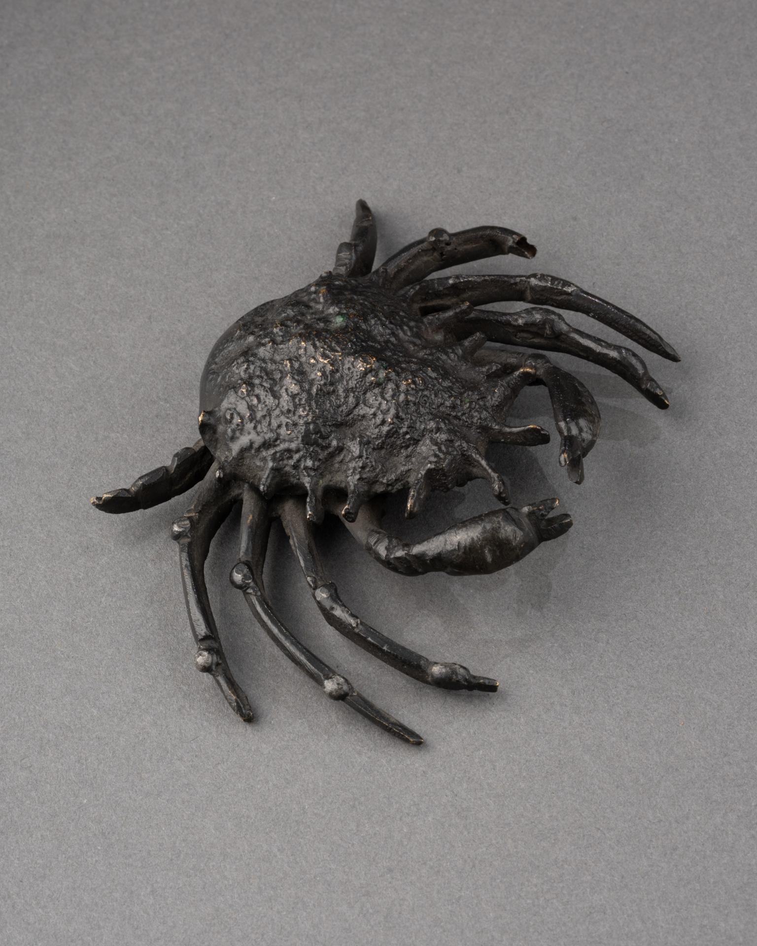 Bronze crabe
Padua, 18th century
bronze
2 x 10 x 7 cm
(One of the crab’s legs is missing its end)

This finely cast bronze sculpture of a crab reflects the enduring interest in natural forms characteristic of 18th-century Padua. Rendered with