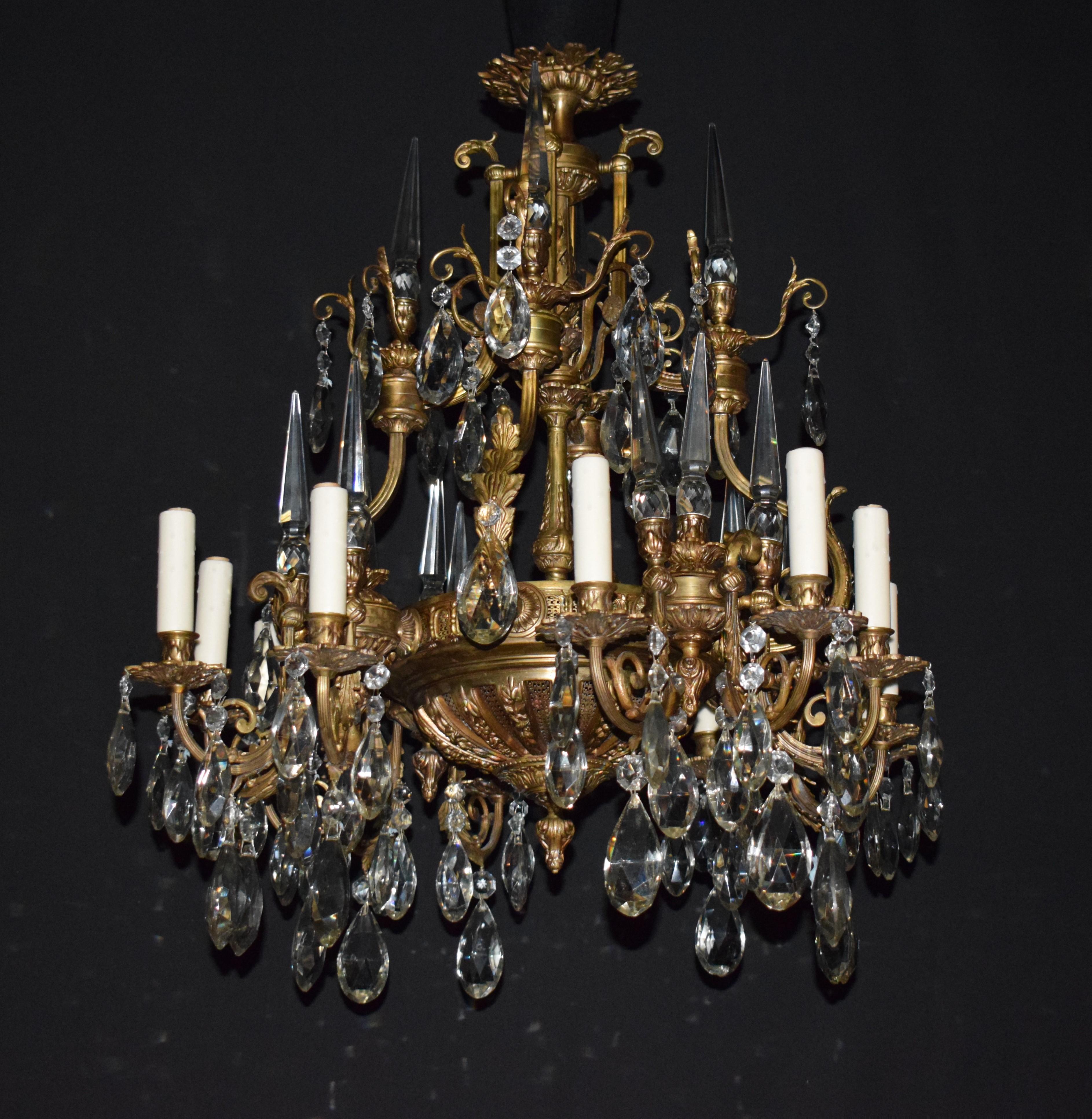 Neoclassico Lampadario neo-classico in bronzo dorato e cristallo in vendita