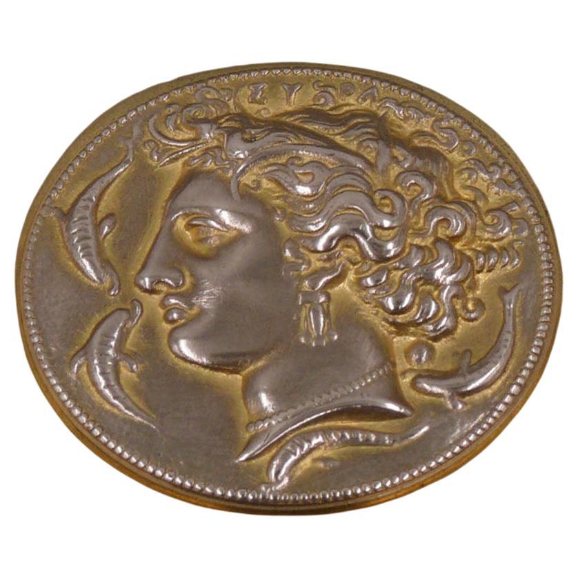 Coupe de bronze Barbedienne
Décapeur de bronze doré
Fonderie Barbedienne
Excellent état sans restaurations
Origine France Circa 1940
Style Napoléon III
Fondée par Ferdinand Barbedienne, ancien marchand de papier peint parisien, et Achille Collas,