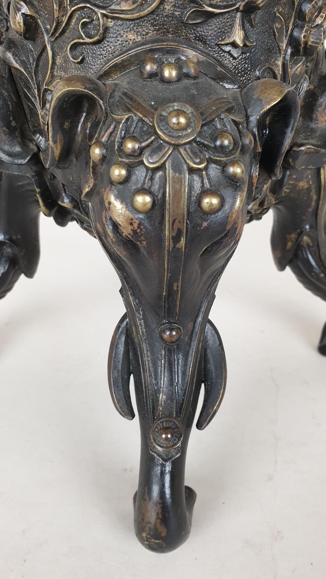 Bronze Cup Foot, With Elephant Heads, XIXth Century For Sale 2