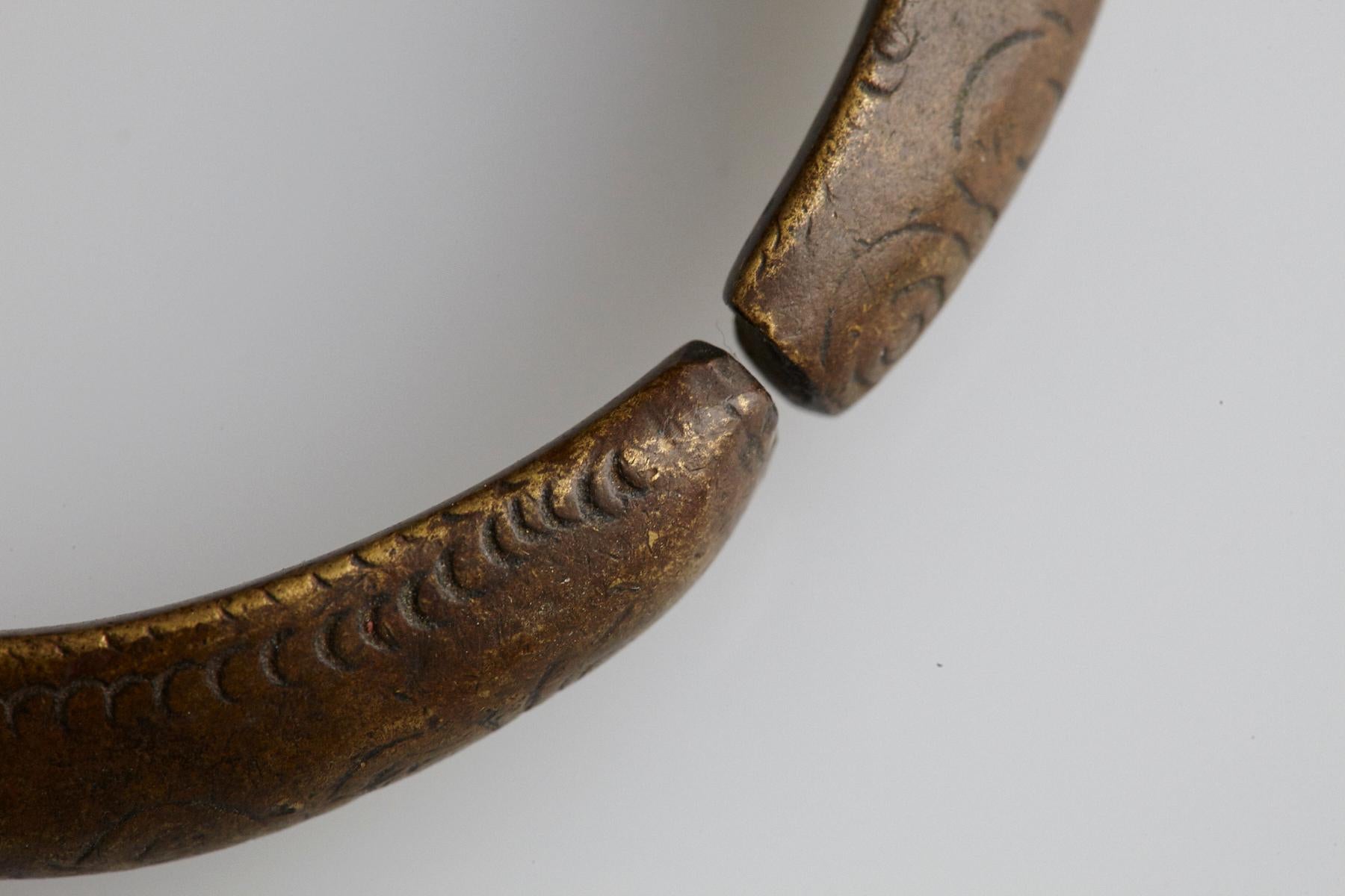 Bracelet manilla en bronze, peuple Oromo, Burkina Faso, Éthiopie, 19e siècle Bon état - En vente à Aramits, Nouvelle-Aquitaine