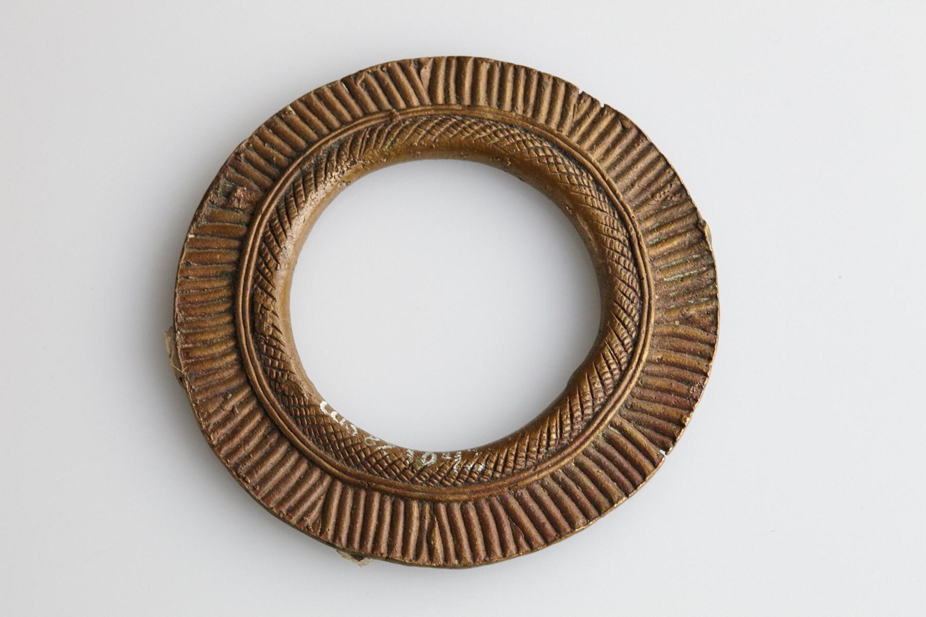 Bronze Currency-Armband/Manilla, Beri People, Sudan, 19. Jahrhundert - Nr. 2 (Sudanesisch) im Angebot