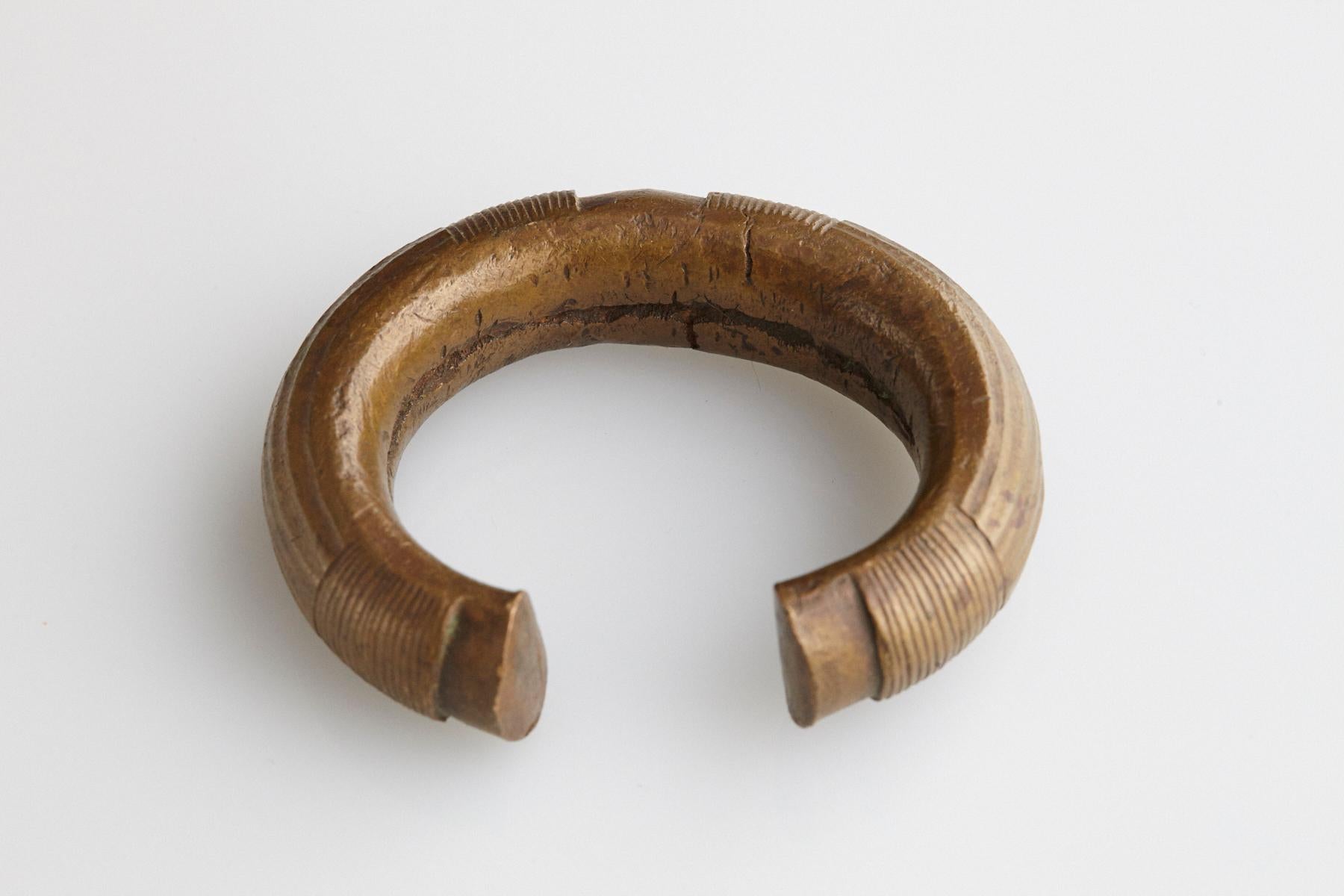 Currency-Armband/Manilla aus Bronze, Dogon-Volkes, Burkina Faso, 19. Jahrhundert. - Nr. 2 im Angebot 3