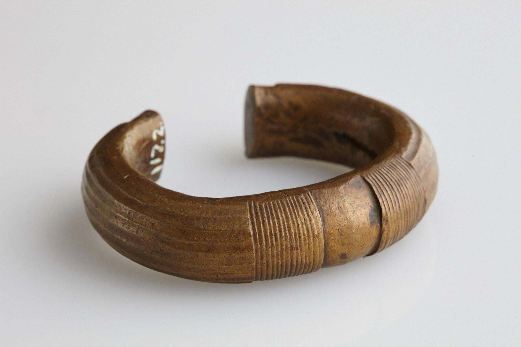 Bronze Currency Bracelet/Manilla, Dogon People, Burkina Faso, 19th c. - No 2 In Good Condition For Sale In Aramits, Nouvelle-Aquitaine