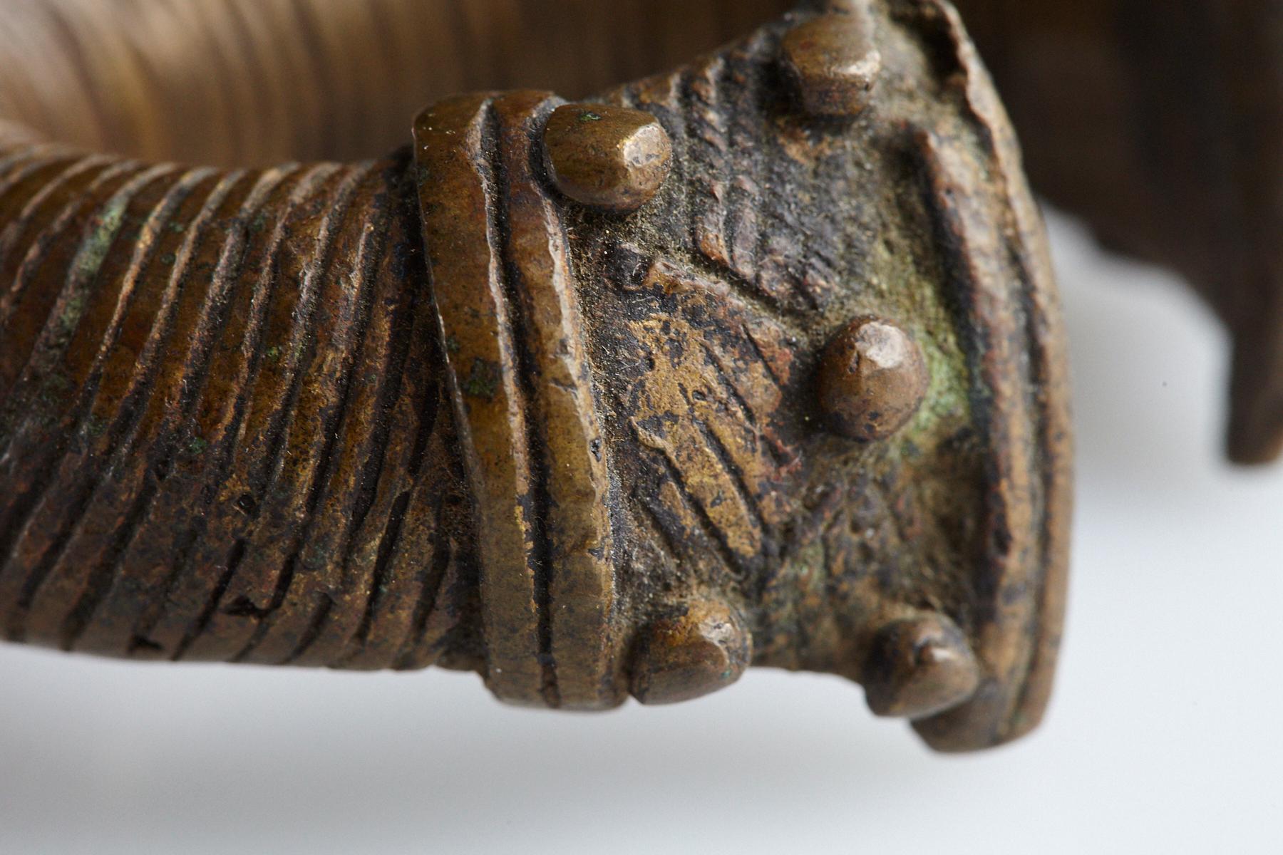 Currency-Armband/Manilla aus Bronze, Dogon-Volkes, Burkina Faso, 19. Jahrhundert im Angebot 3
