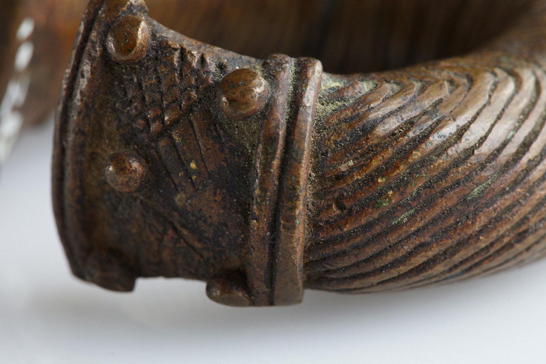 Currency-Armband/Manilla aus Bronze, Dogon-Volkes, Burkina Faso, 19. Jahrhundert im Angebot 4