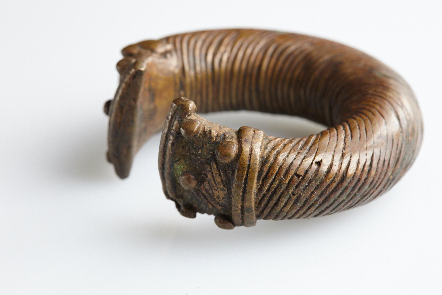 Bronze Currency Bracelet/Manilla, Dogon People, Burkina Faso, 19th Century In Good Condition For Sale In Aramits, Nouvelle-Aquitaine